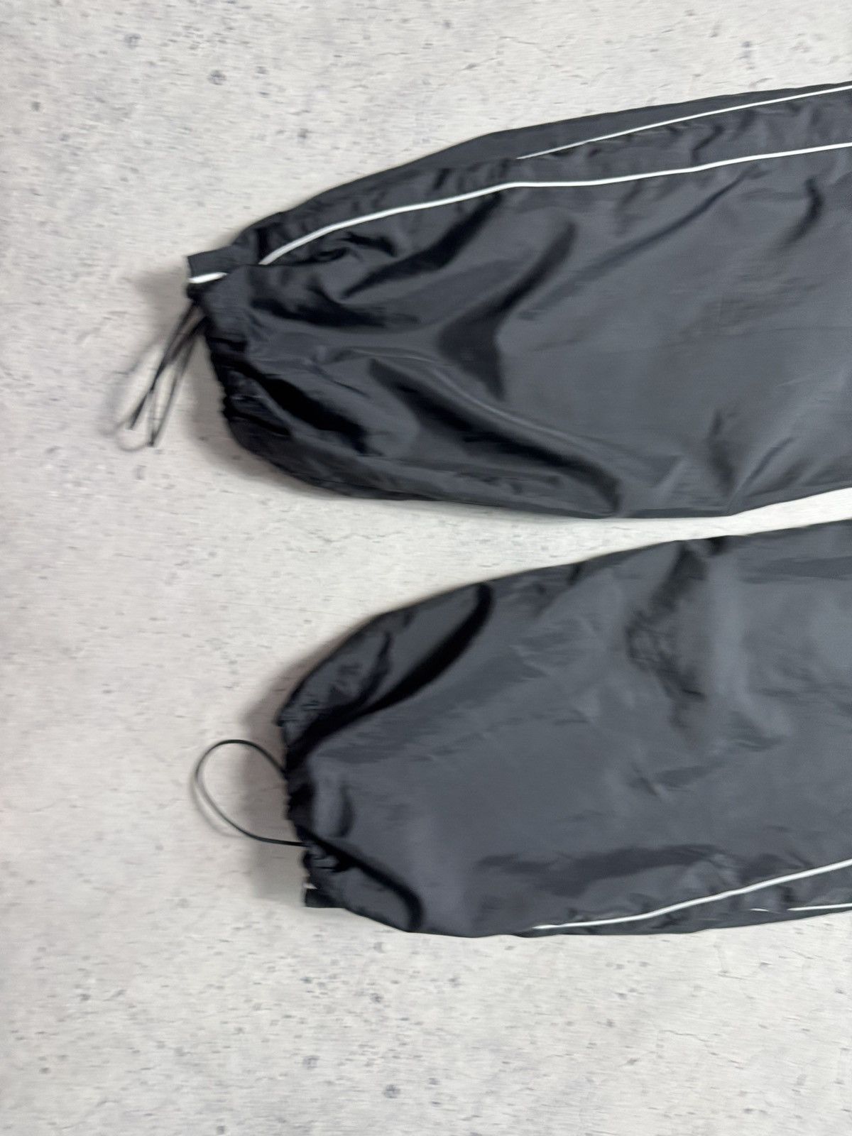 Nike Nike Nylon Vintage Baggy Track Pants Drill Swoosh Black Y2K Size US 32 / EU 48 - 3 Thumbnail