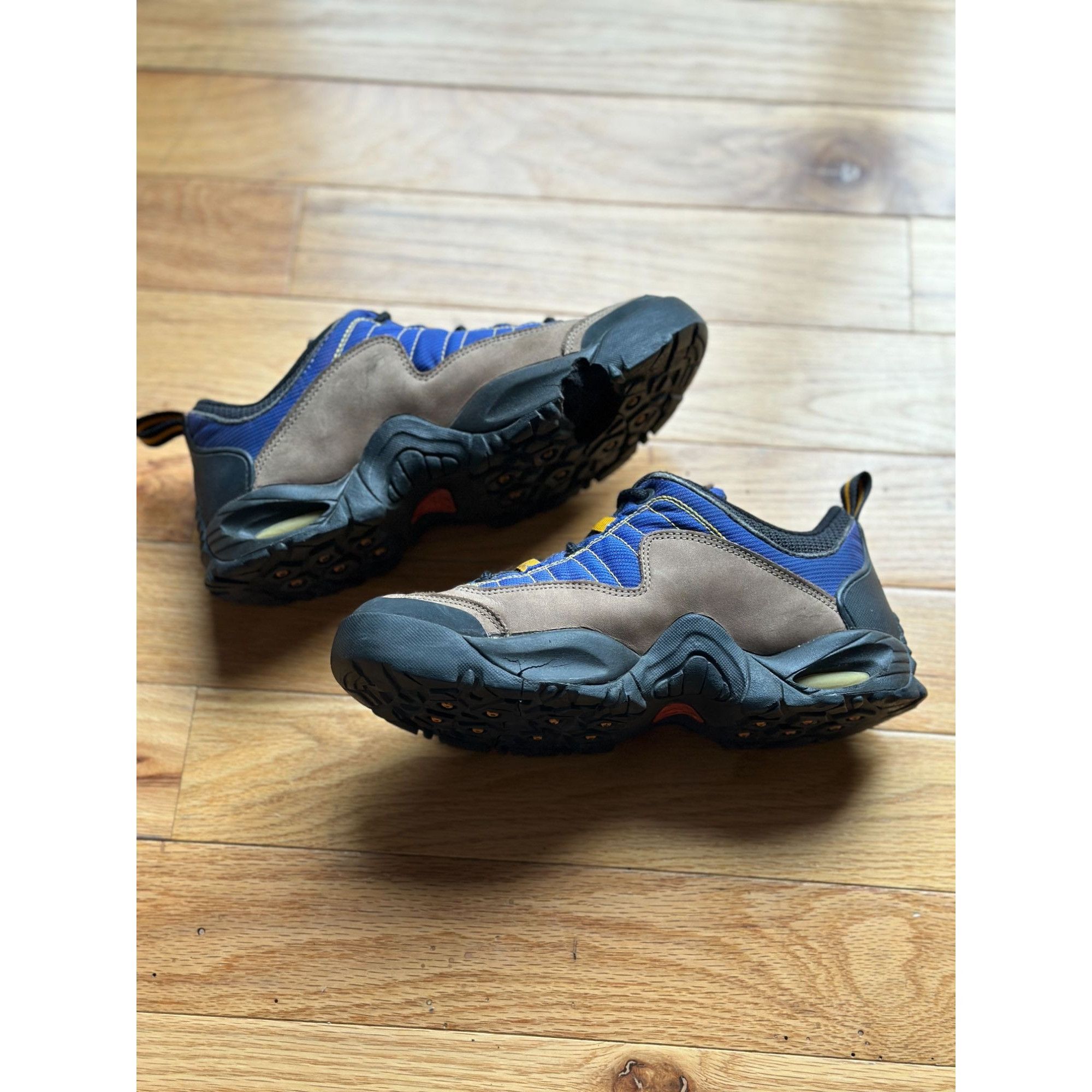 Nike ACG VINTAGE NIKE ACG LOW NAVY TAN LEATHER SHOES MENS SIZE 8.5 RA Size US 8.5 / EU 41-42 - 5 Thumbnail