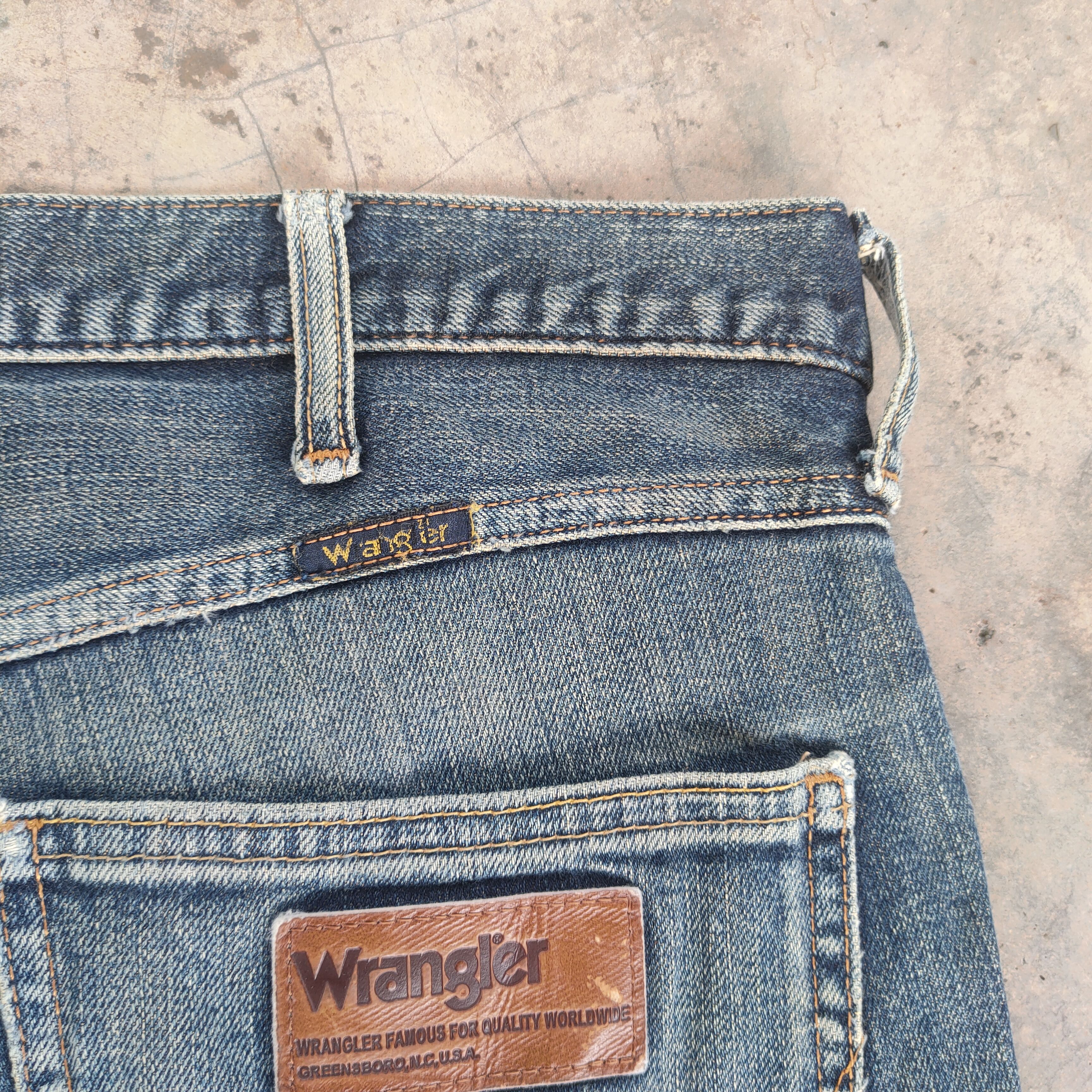 Wrangler W36 Vtg wrangler Faded distressed jeans denim pants Size US 35 - 11 Thumbnail