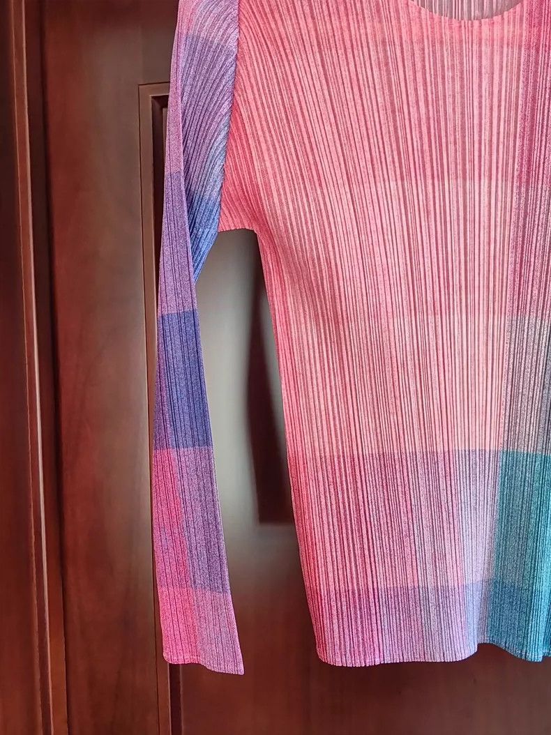 Issey Miyake Issey Miyake size:3 Light blue rainbow photon Mosaic top Size S / US 4 / IT 40 - 4 Thumbnail
