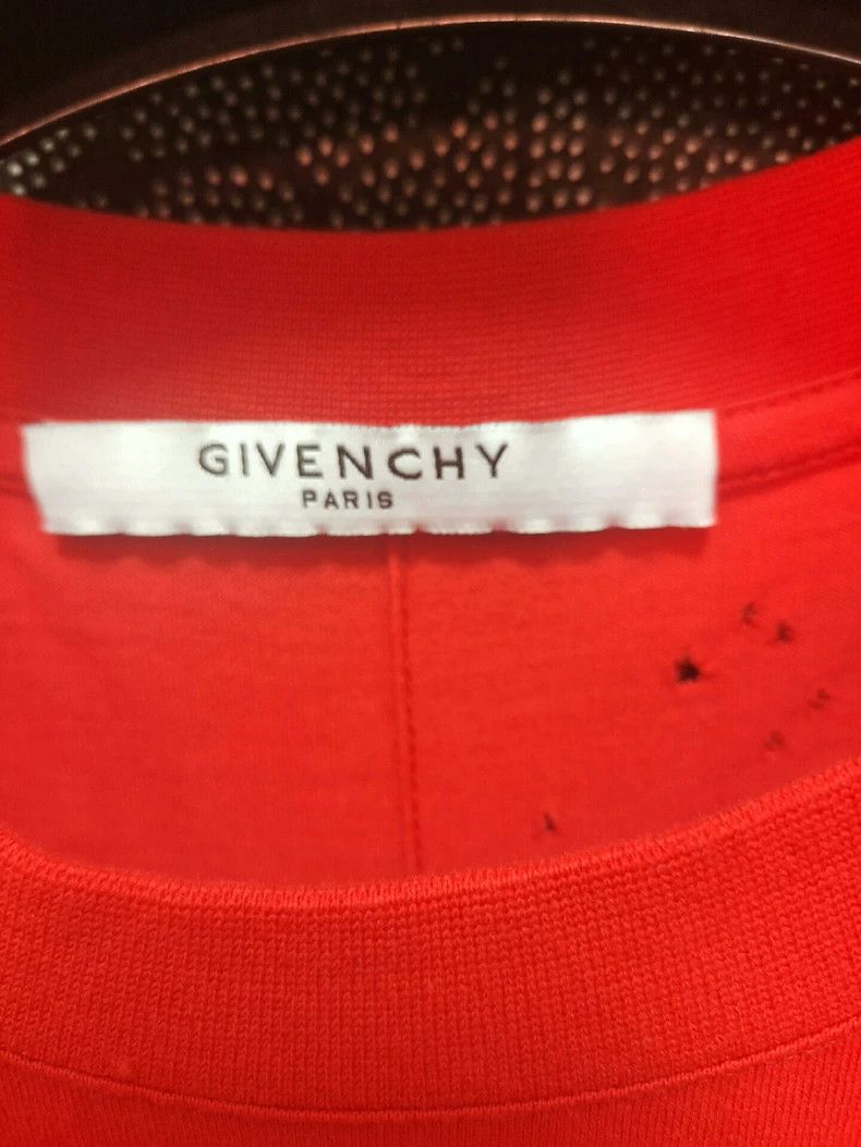 Givenchy Givenchy Classic Red Small Hole Casual Short Sleeve Size US M / EU 48-50 / 2 - 5 Thumbnail