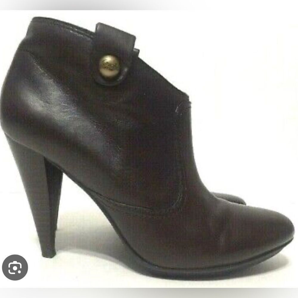 Coach Coach Aliza dark brown leather metal logo side tabs heeled Size US 7 / IT 37 - 1 Thumbnail