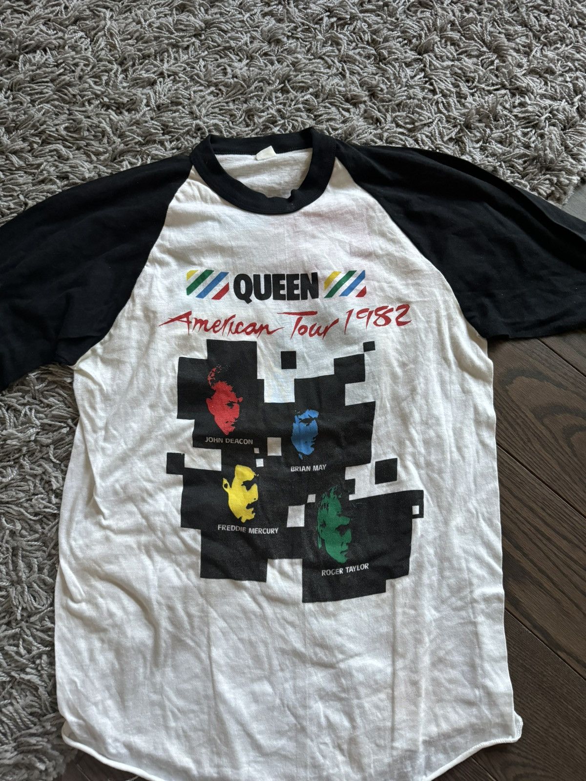 Vintage Queen American Tour 1982 Tee - Size L Size US L / EU 52-54 / 3 - 1 Thumbnail