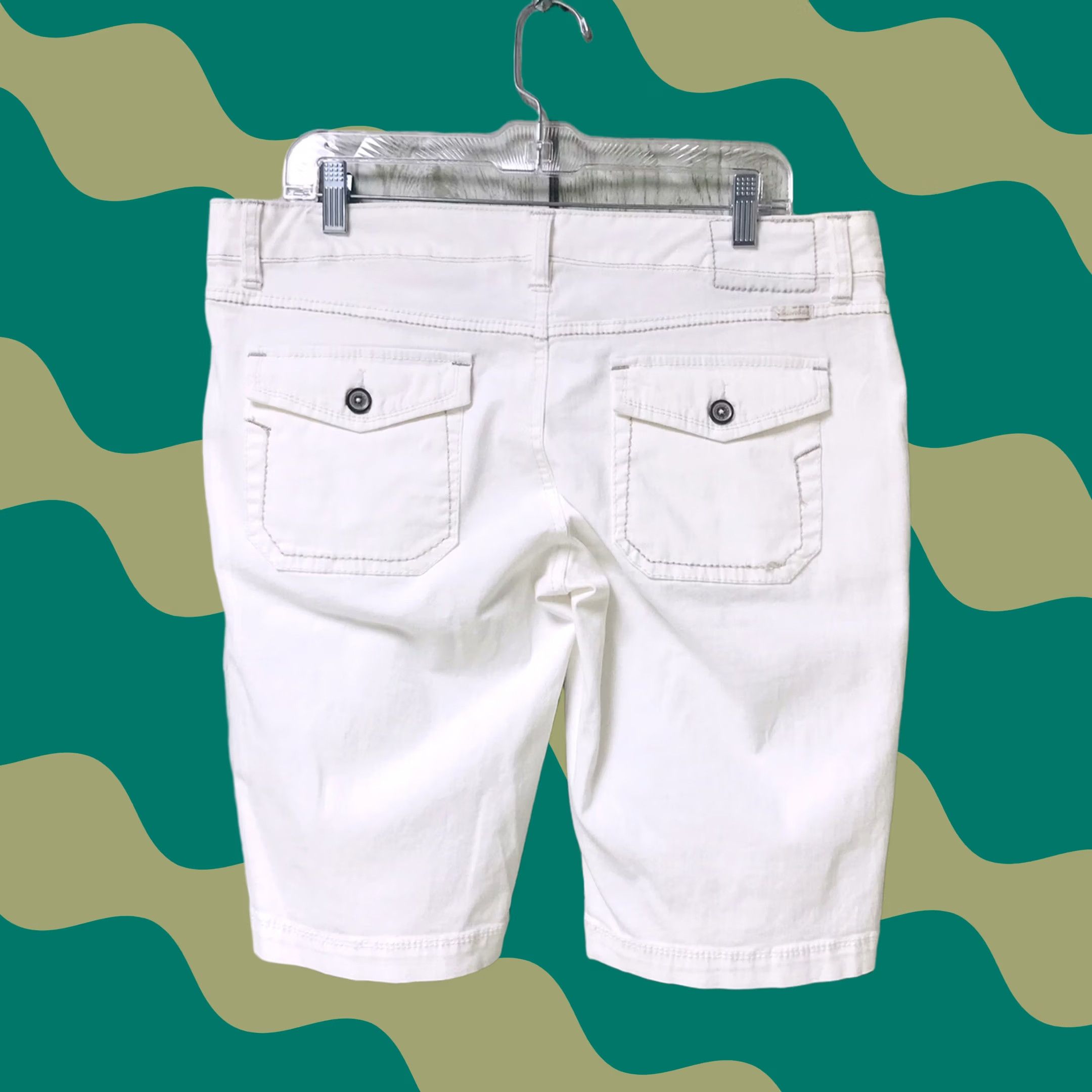 Vintage Unionbay Women Shorts White Opal Summer Stretch 13 Regular Pockets Zipper Button Cotton Spandex Casual, Travel Womens Size 34" / US 12 / IT 48 - 1 Thumbnail