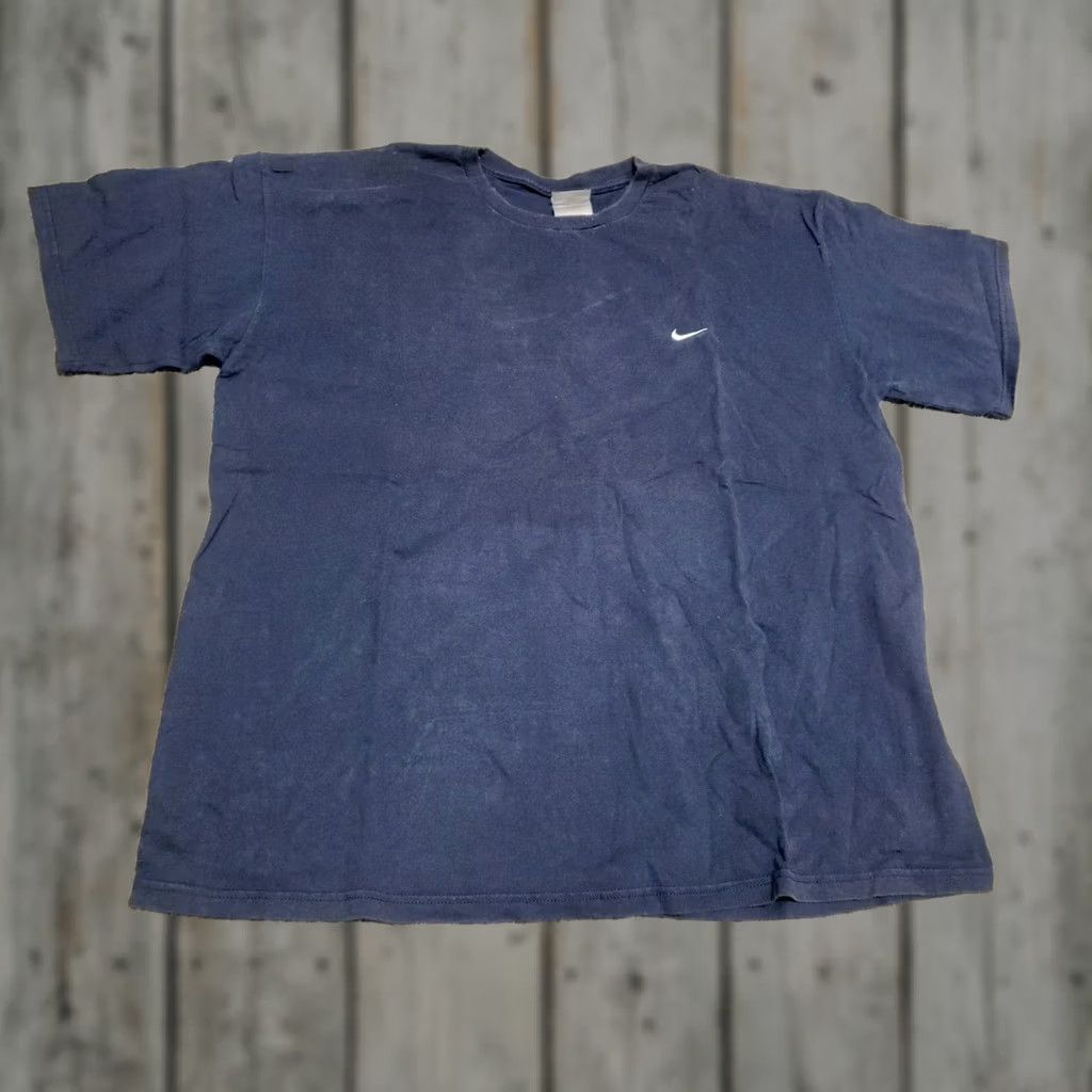 Nike VINTAGE Nike Shirt Mens XL Blue T Shirt Made In USA 90s White Swoosh Size US XL / EU 56 / 4 - 1 Thumbnail