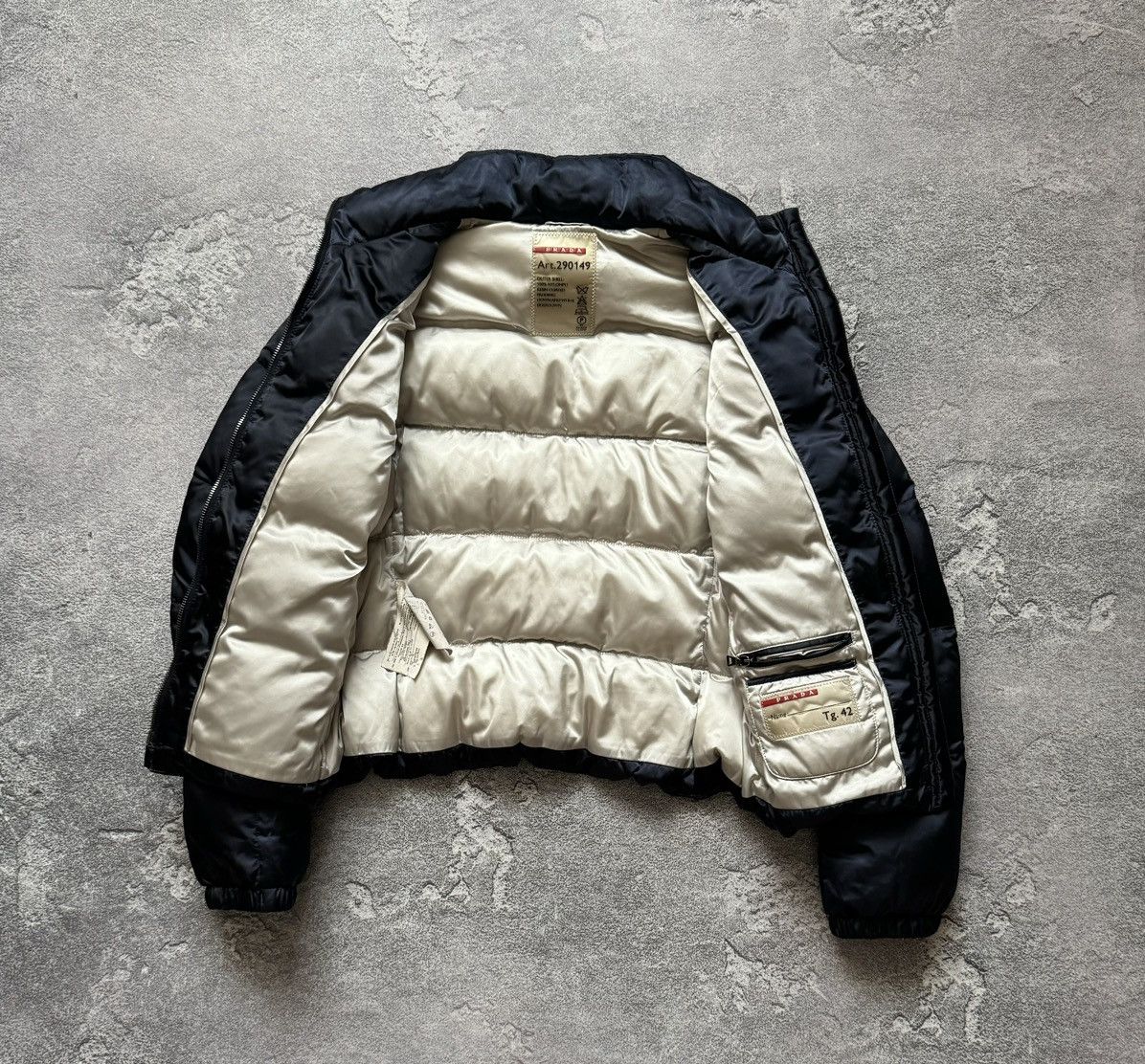 Prada Prada 42size down jacket bomber zip quilted puffer Size M / US 6-8 / IT 42-44 - 14 Thumbnail