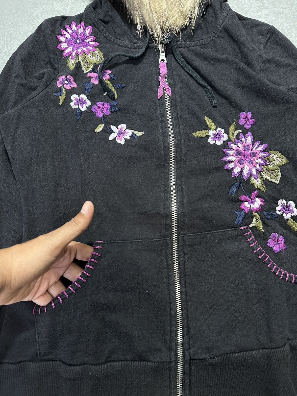 20471120 × Japanese Brand INTERNATIONAL CONCEPT EMBROIDERY FLOWER FUR ZIP BLACK HOODIE Size US S / EU 44-46 / 1 - 6 Thumbnail