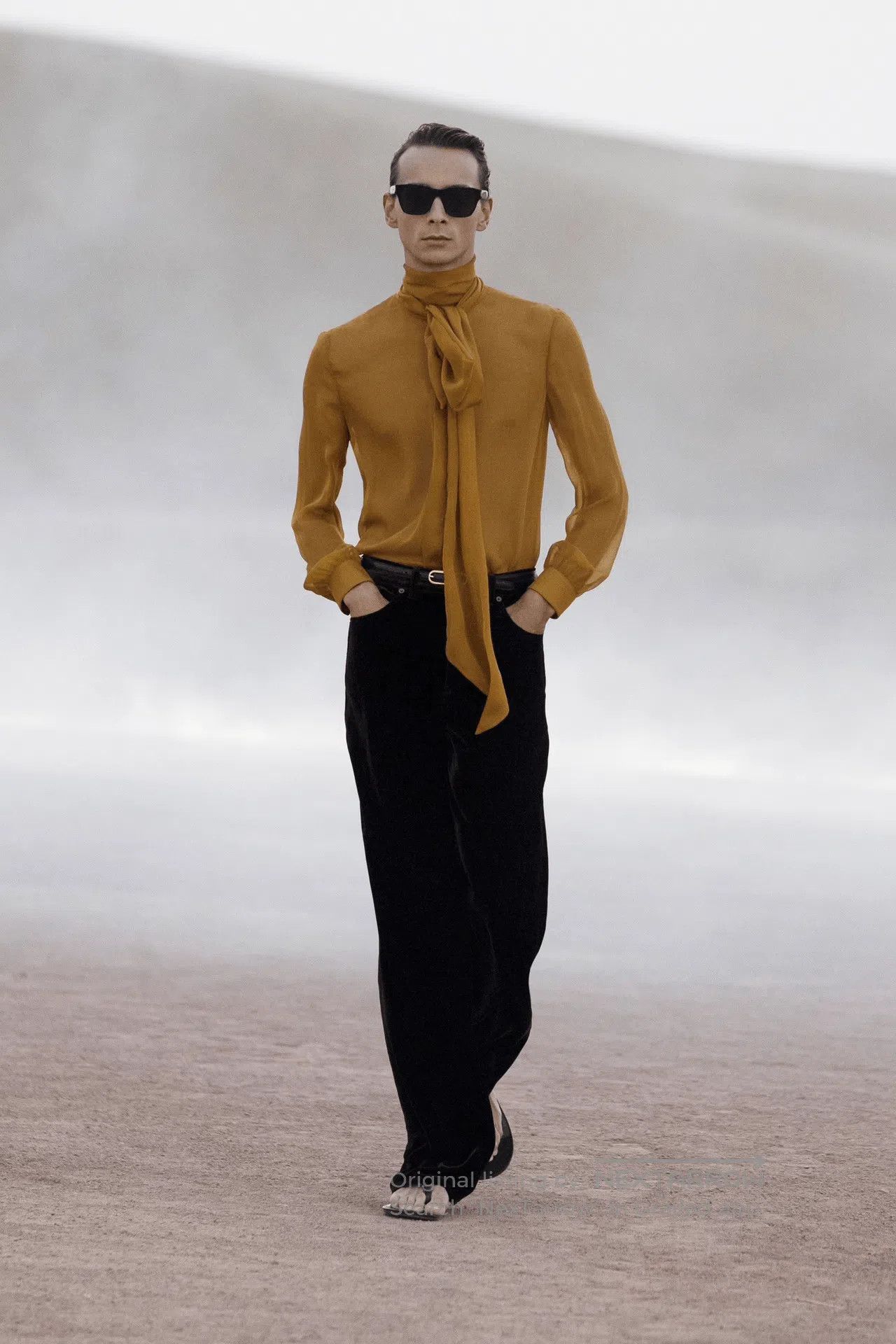 Saint Laurent Paris Saint Laurent Silk Bow Tie Shirt. Size M / US 6-8 / IT 42-44 - 9 Thumbnail