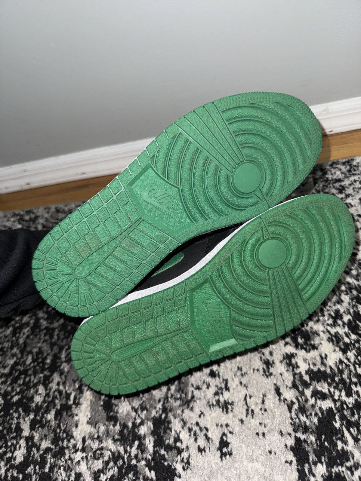 Nike Jordan 1 OG Pine Green Size US 9 / EU 42 - 5 Thumbnail