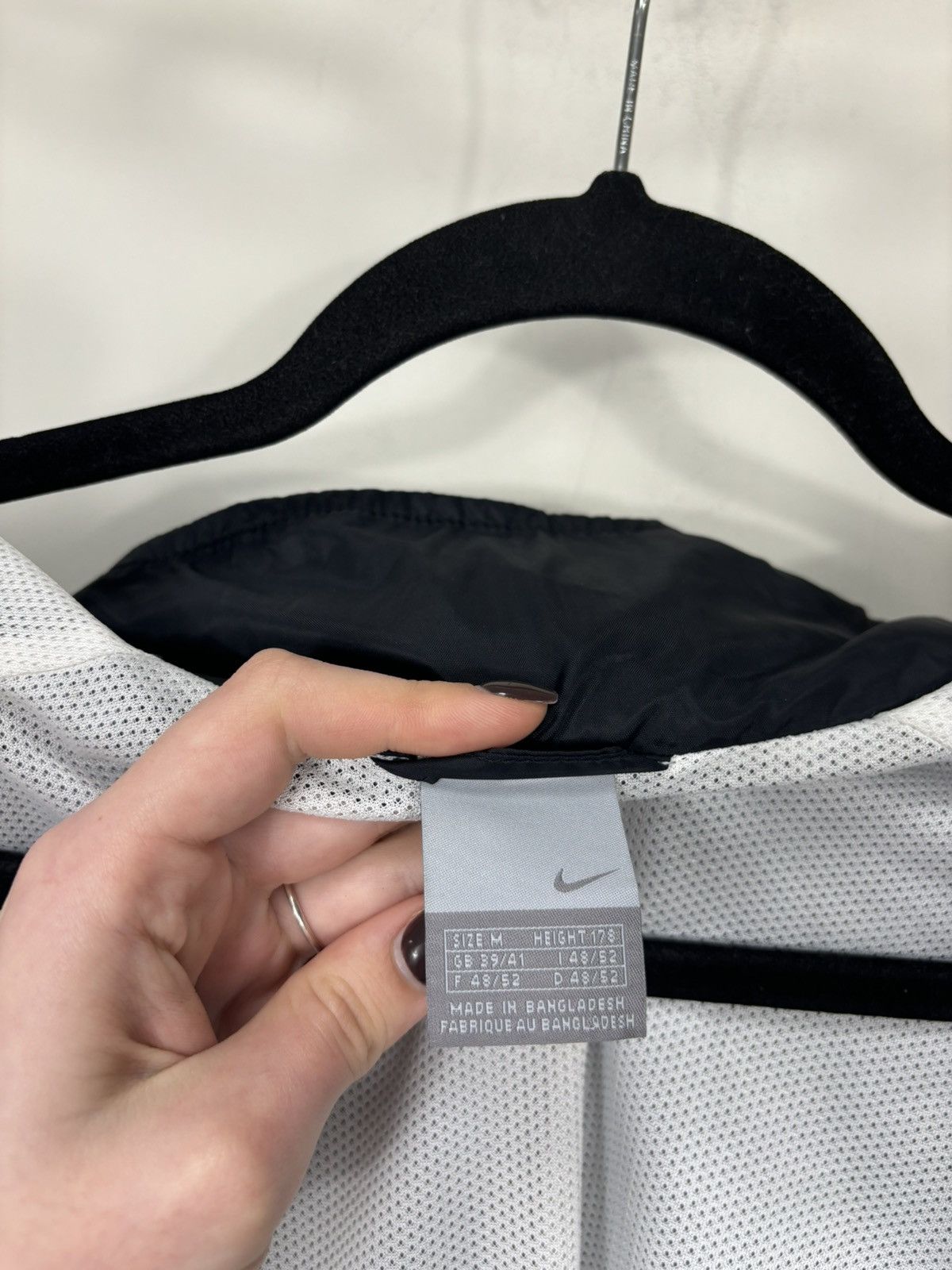 Nike Vintage Nike Y2K Big Swoosh Black Hype Hooded Nylon Jacket Size US M / EU 48-50 / 2 - 19 Thumbnail