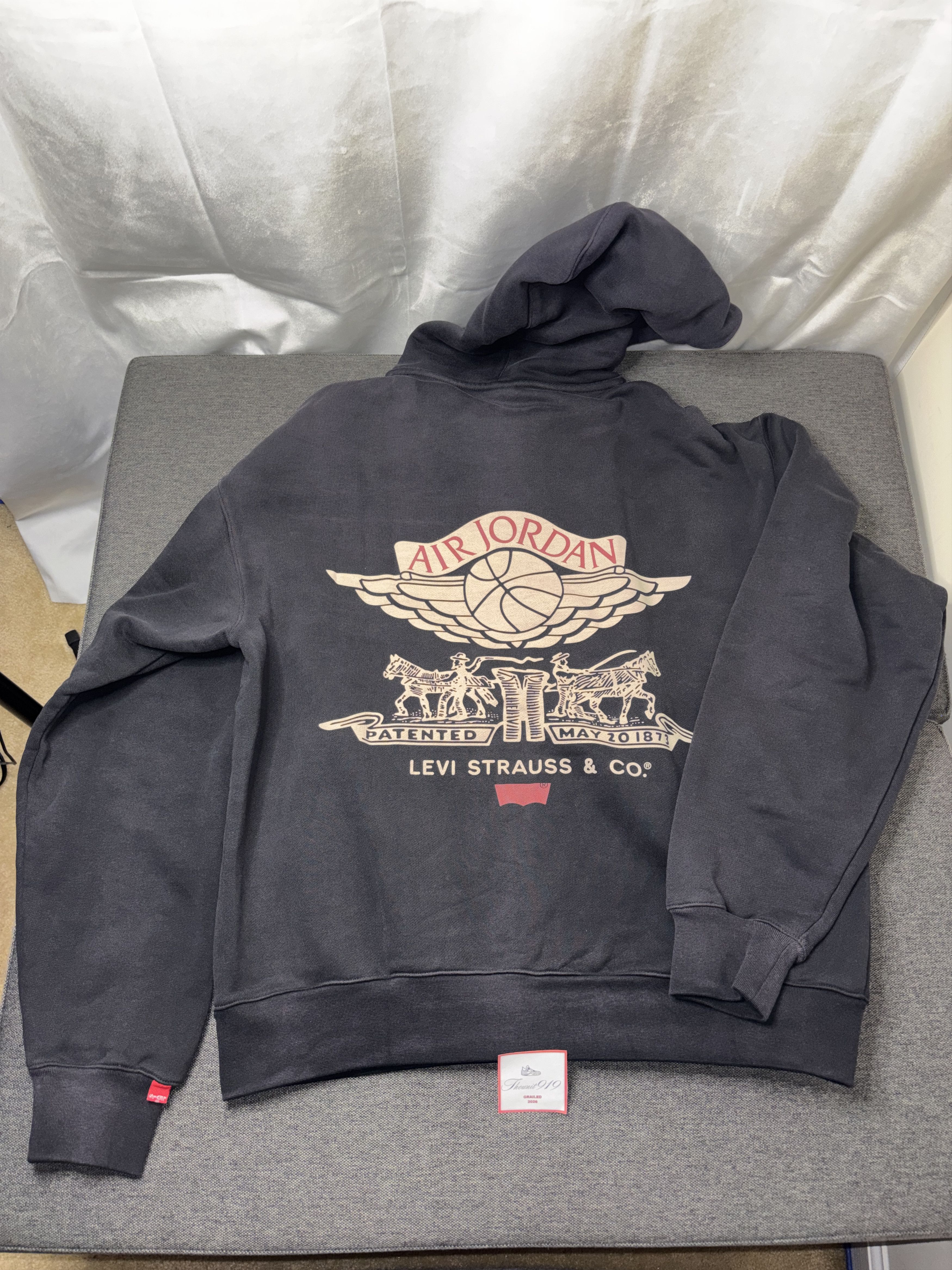 Levi's × Nike Nike Jordan x Levi's Full Zip Hoodie Black Large IM6734-010 Size US L / EU 52-54 / 3 - 1 Thumbnail