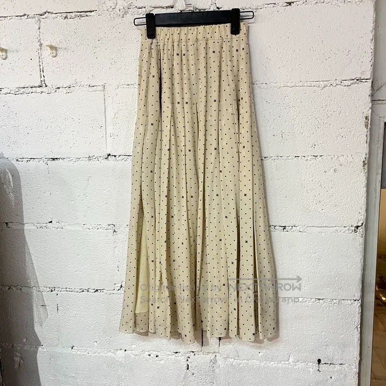 Fendi Fendi Beige polka dot long dress, classic polka dot design Size 25" / US 0 / IT 36 - 2 Thumbnail