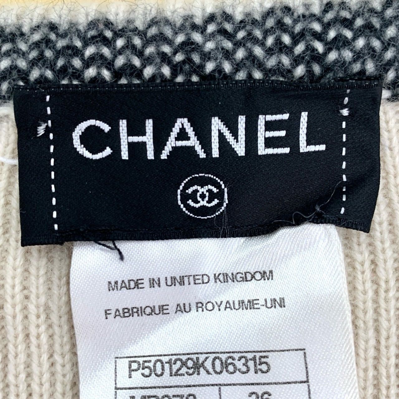 Chanel Chanel Pattern Off-white Cashmere Knit Cardigan K26WX Size XS / US 0-2 / IT 36-38 - 4 Thumbnail