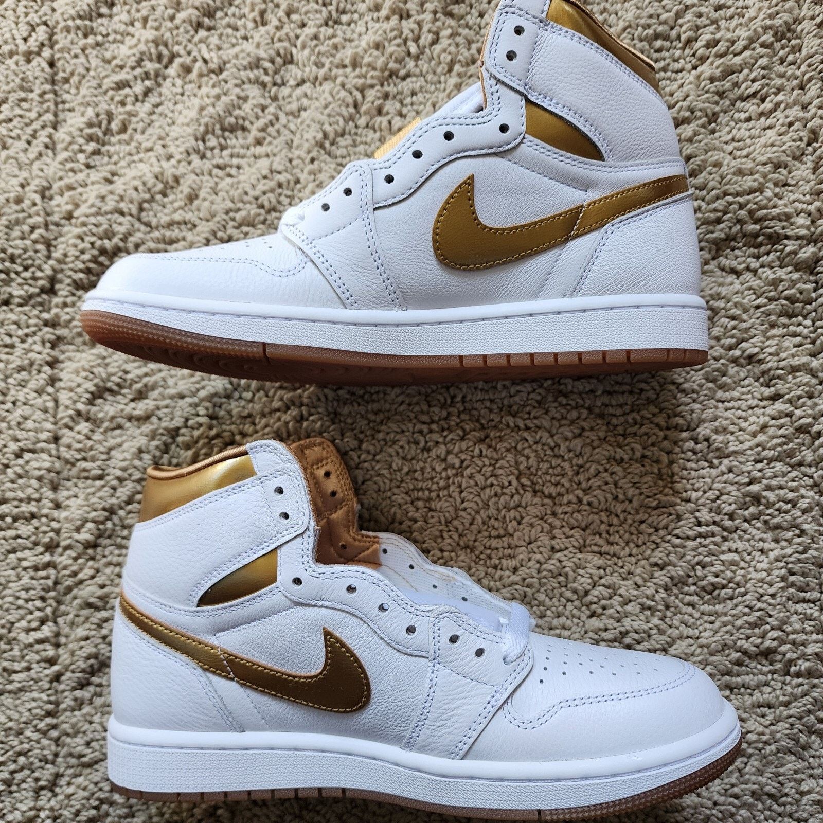 Jordan Brand Wmns Air Jordan 1 Retro OG High Metallic Gold Brand New Sz 8 Size US 8 / IT 38 - 3 Thumbnail