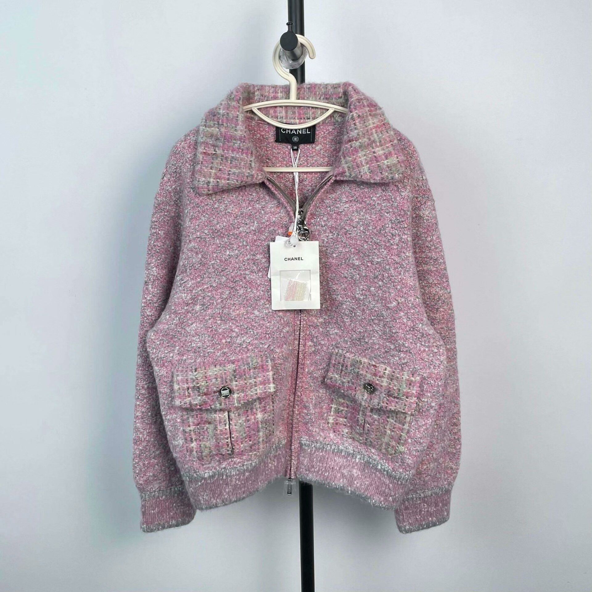 Chanel Chanel 25B Pink Tweed Jacket Size S / US 4 / IT 40 - 1 Thumbnail