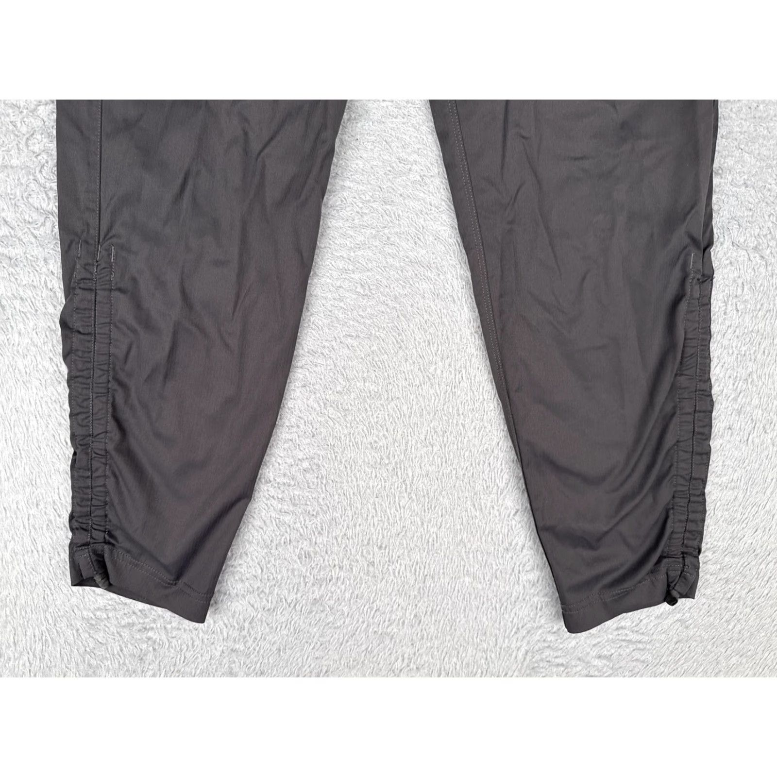 The North Face The North Face Jogger Pants Women Gray Elastic Waist Pockets 30 Inseam 25 Casual Slim Tapered Front Flat Legged Knit Polyester Sport Lounge Size 30" / US 8 / IT 44 - 2 Thumbnail