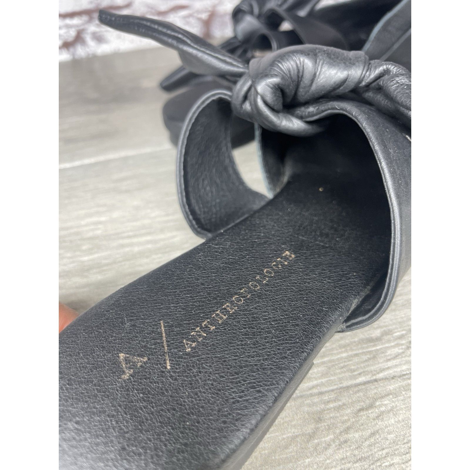 Anthropologie Anthropologie Black Leather Bow Pointed Toe Mules Flats Wome Size US 7.5 / IT 37.5 - 10 Thumbnail