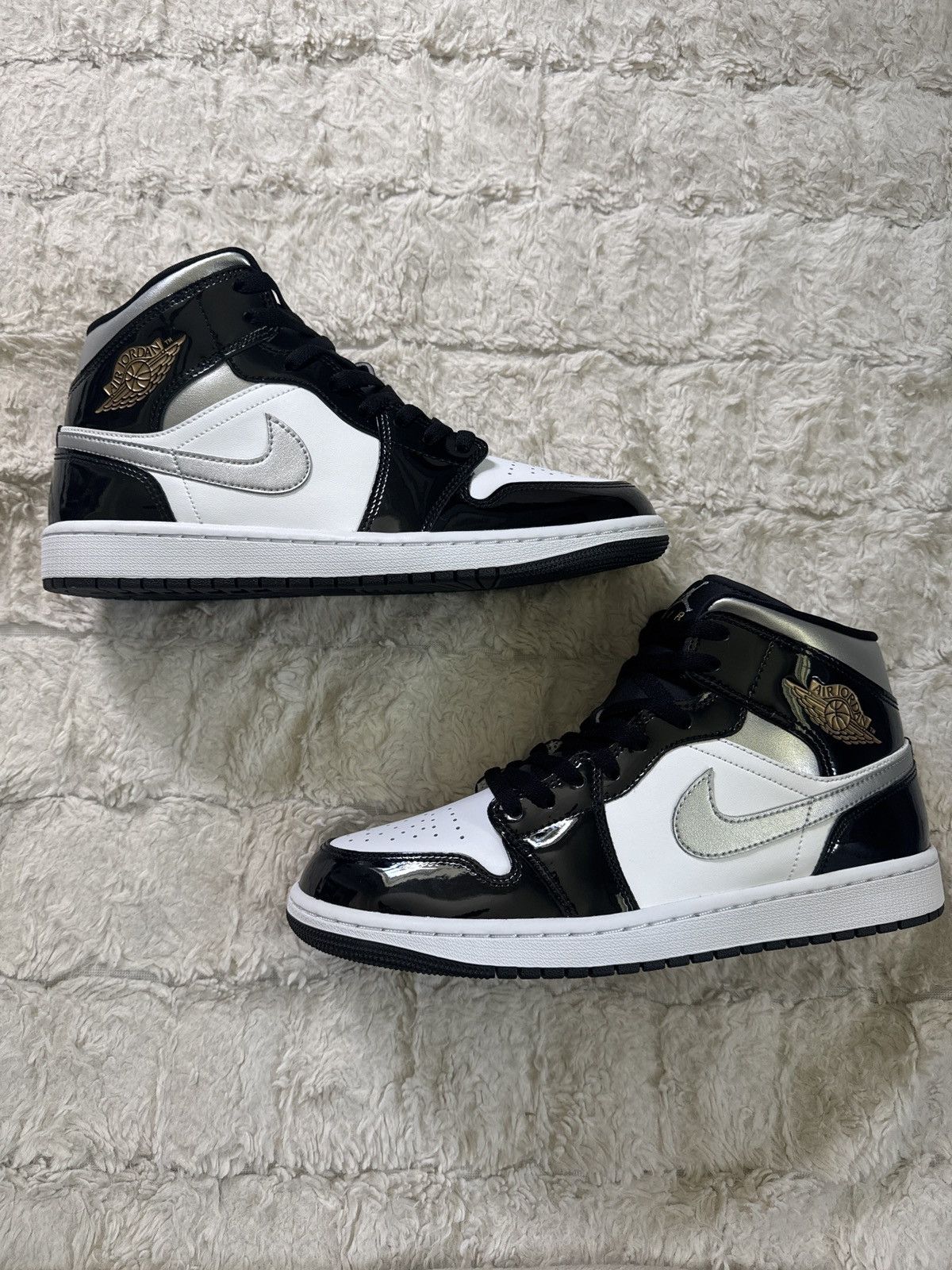 Nike Nike jordan 1 mids size 10 Size US 10 / EU 43 - 1 Thumbnail