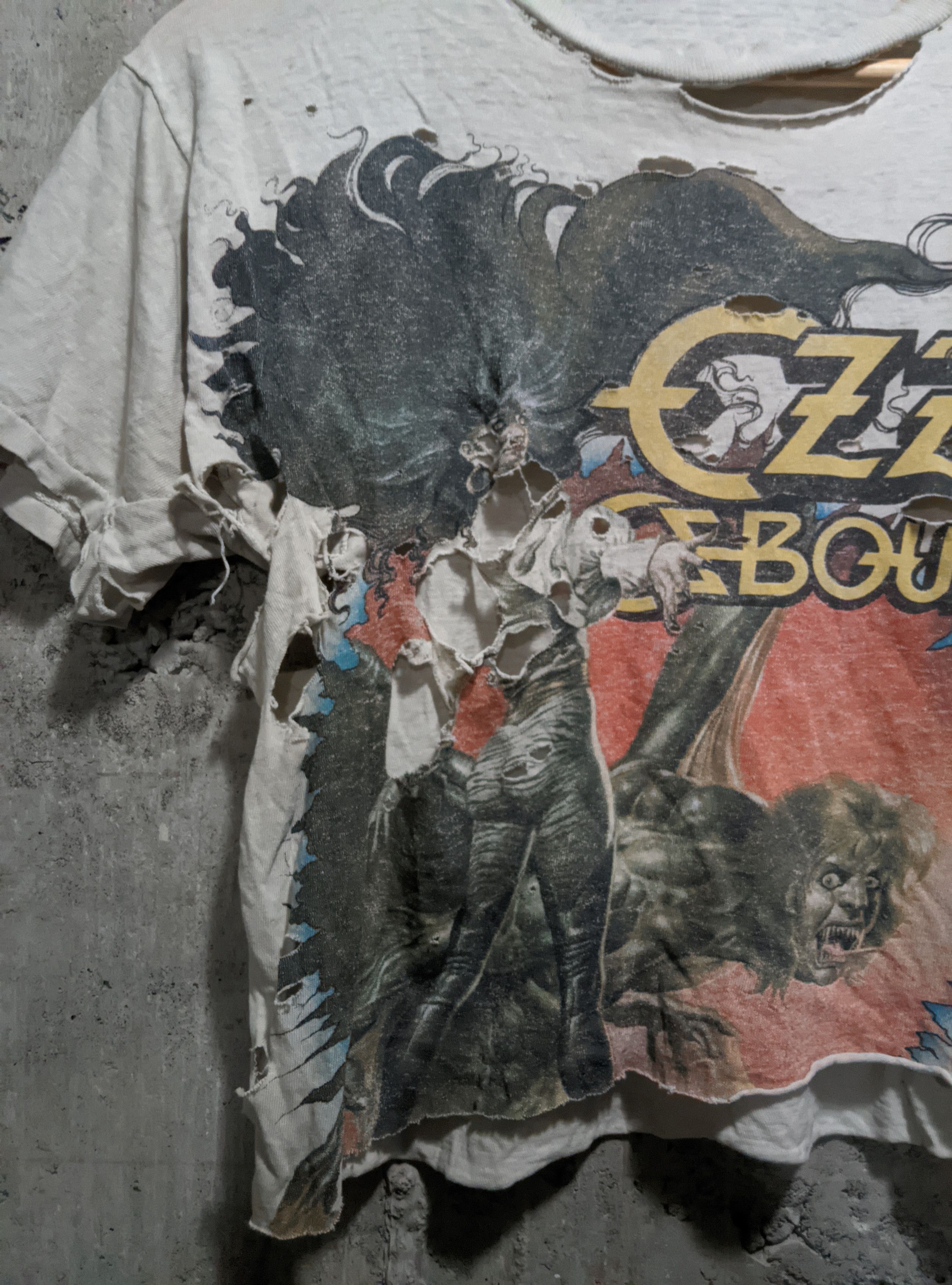 Band Tees Vintage 1986 very thrashed ozzy Osbourne últimate tour t Size US M / EU 48-50 / 2 - 4 Thumbnail
