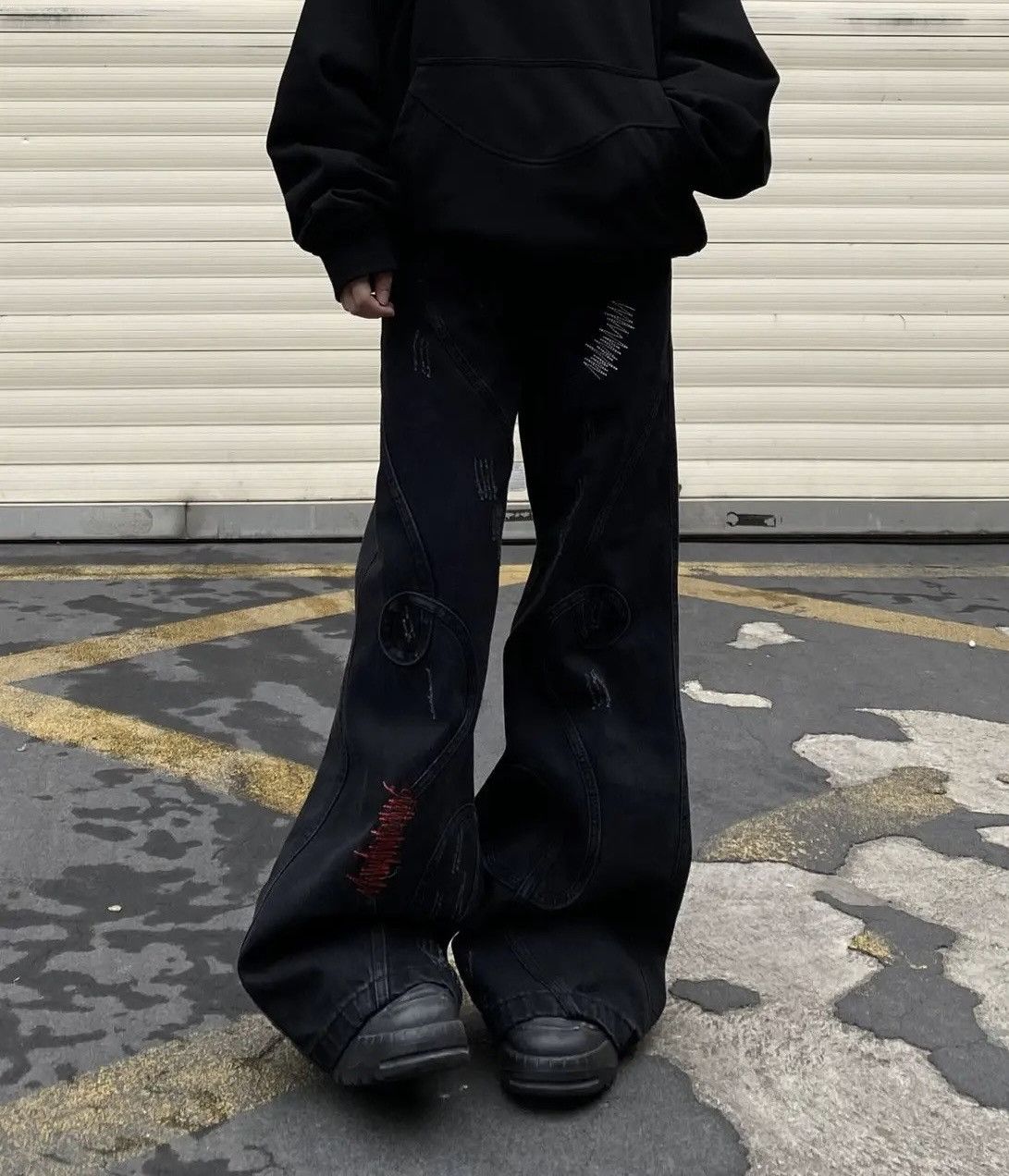 Jean × Vintage Washed Embroidered Micro-flare Jeans Size US 32 / EU 48 - 1 Thumbnail