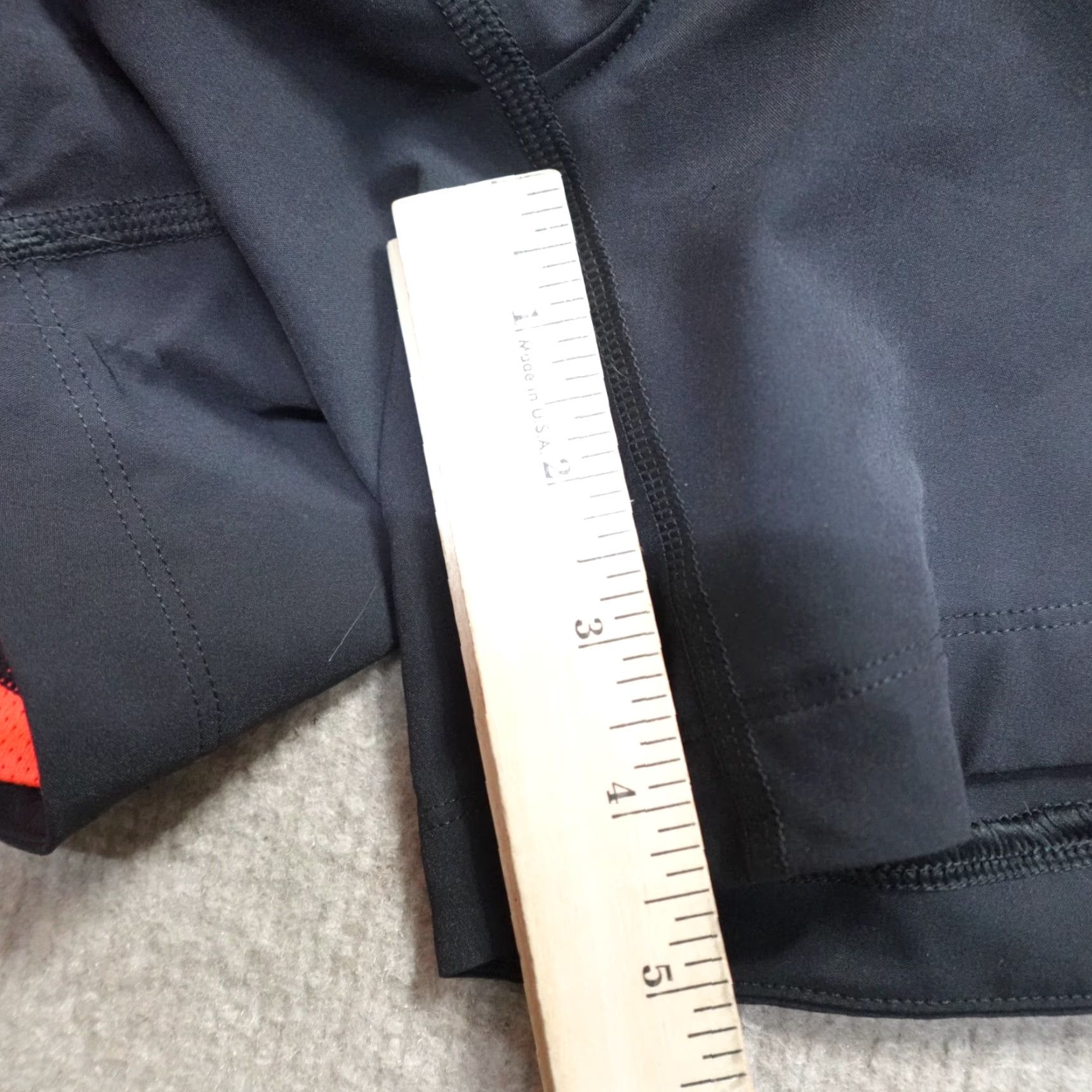 Under Armour Under Armour Womens Shorts Small Black Orange Athletic Speed Pocket 4.5" Inseam Pockets Size 28" / US 6 / IT 42 - 4 Thumbnail