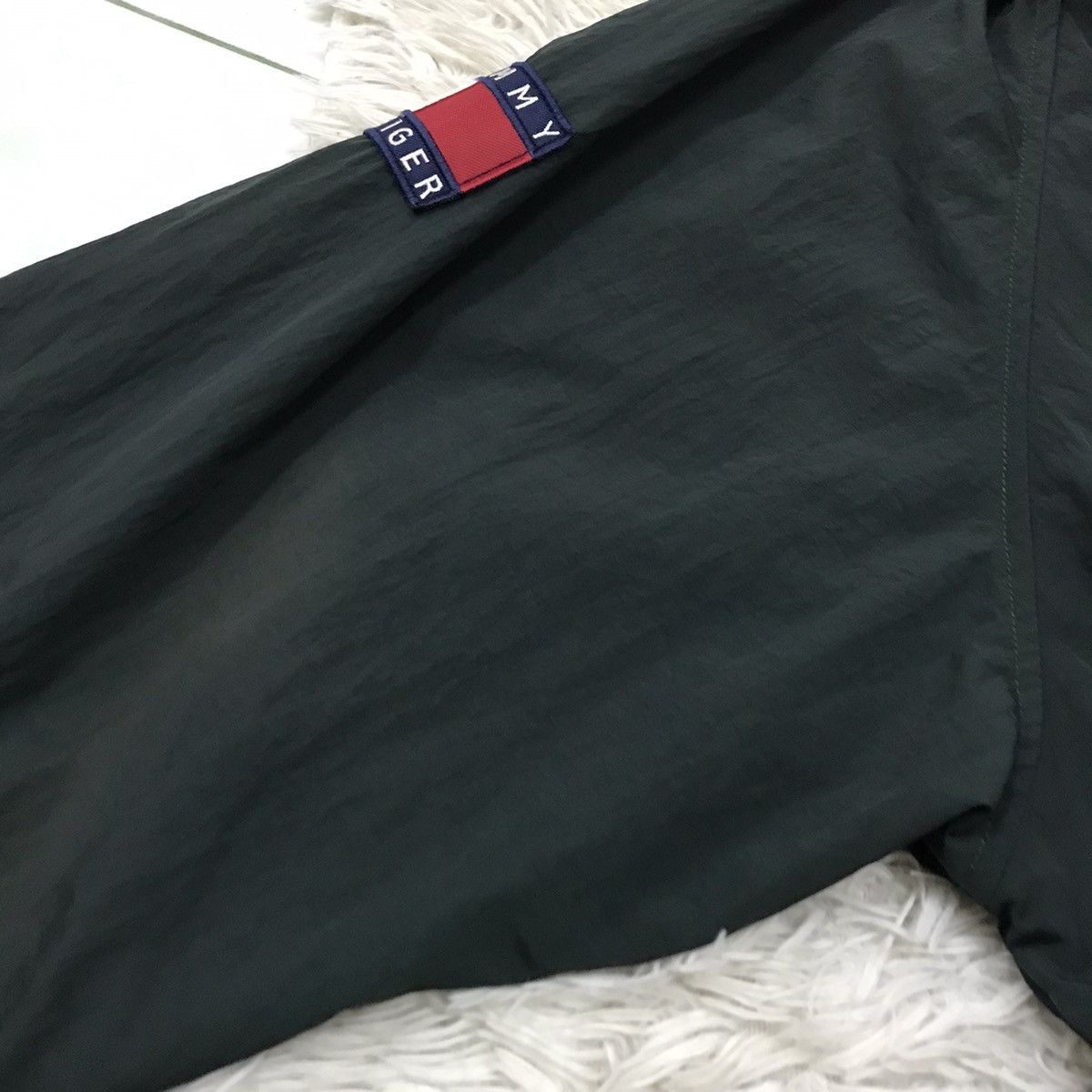 Tommy Hilfiger VINTAGE 90s TOMMY HILFIGER WINDBREAKER JACKET Size US XL / EU 56 / 4 - 14 Thumbnail