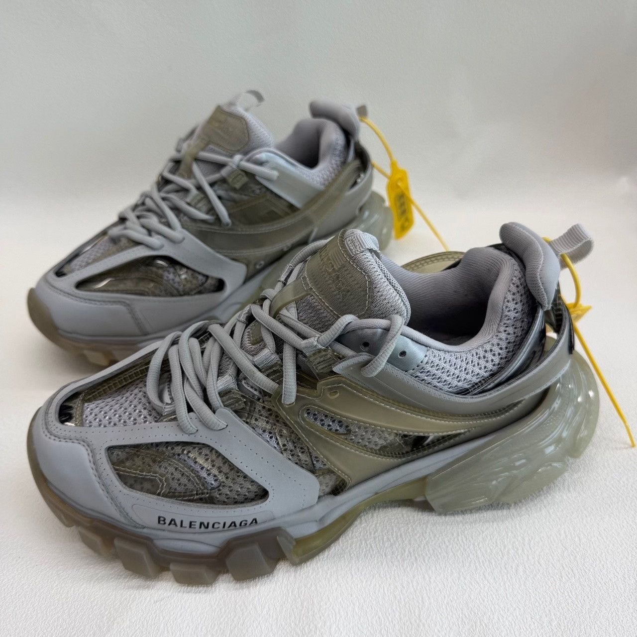 Balenciaga Balenciaga Clear White Lowtop Sneakers 7.5 Men Size US 7.5 / EU 40-41 - 1 Thumbnail