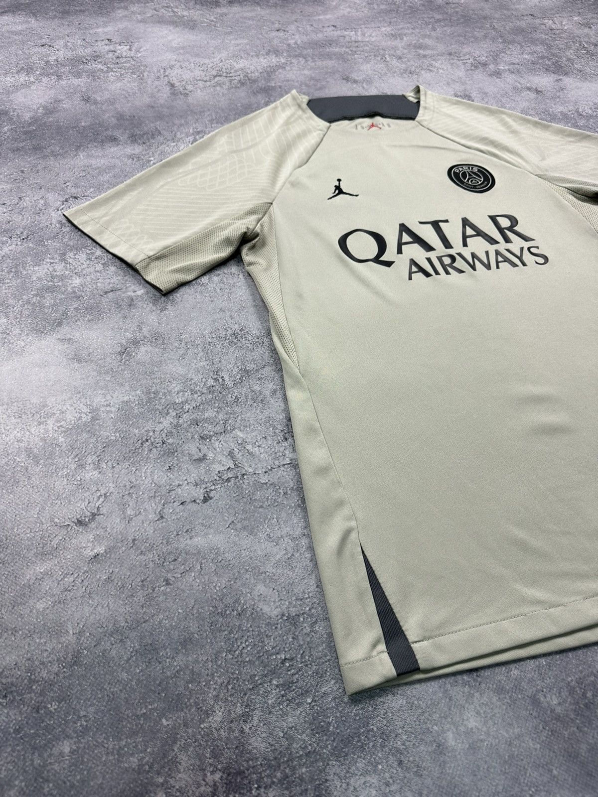 Jordan Brand Nike Jordan PSG 2023/2024 Paris Saint-Germain Soccer Jersey Size US S / EU 44-46 / 1 - 3 Thumbnail