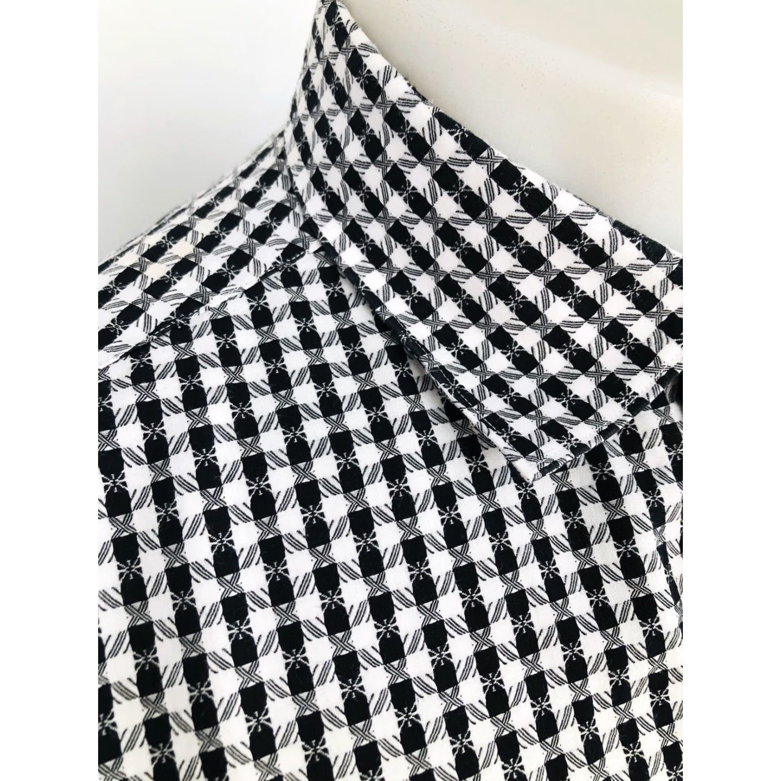 Robert Graham Robert Graham Geometric Flip Cuff Mens Classic Fit L Shirt Long Sleeve Black White EXCELLENT Size US L / EU 52-54 / 3 - 3 Thumbnail
