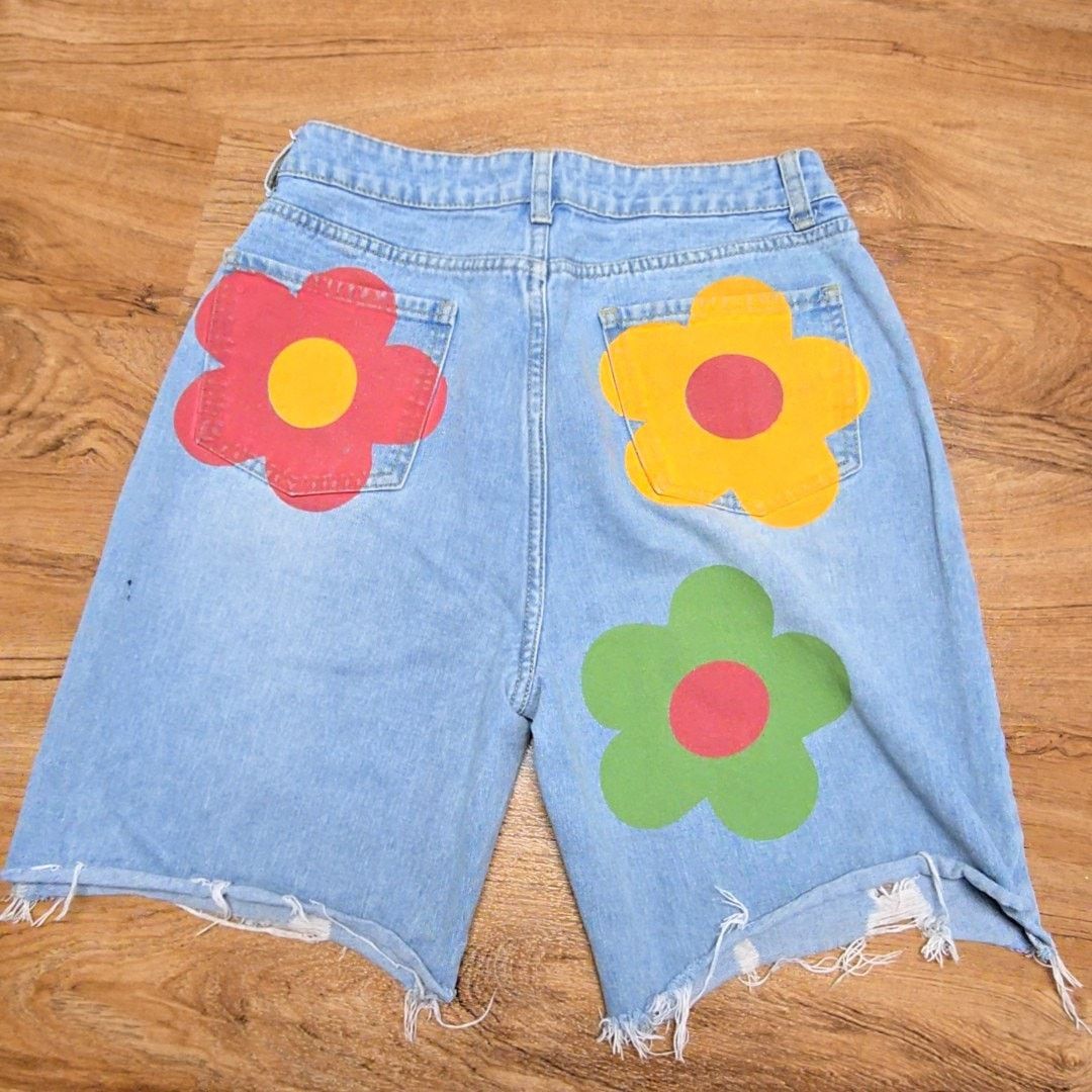 Shein Floral Denim Shorts Flower Print Distressed Light Wash M Size 24" / US 00 / IT 34 - 1 Thumbnail