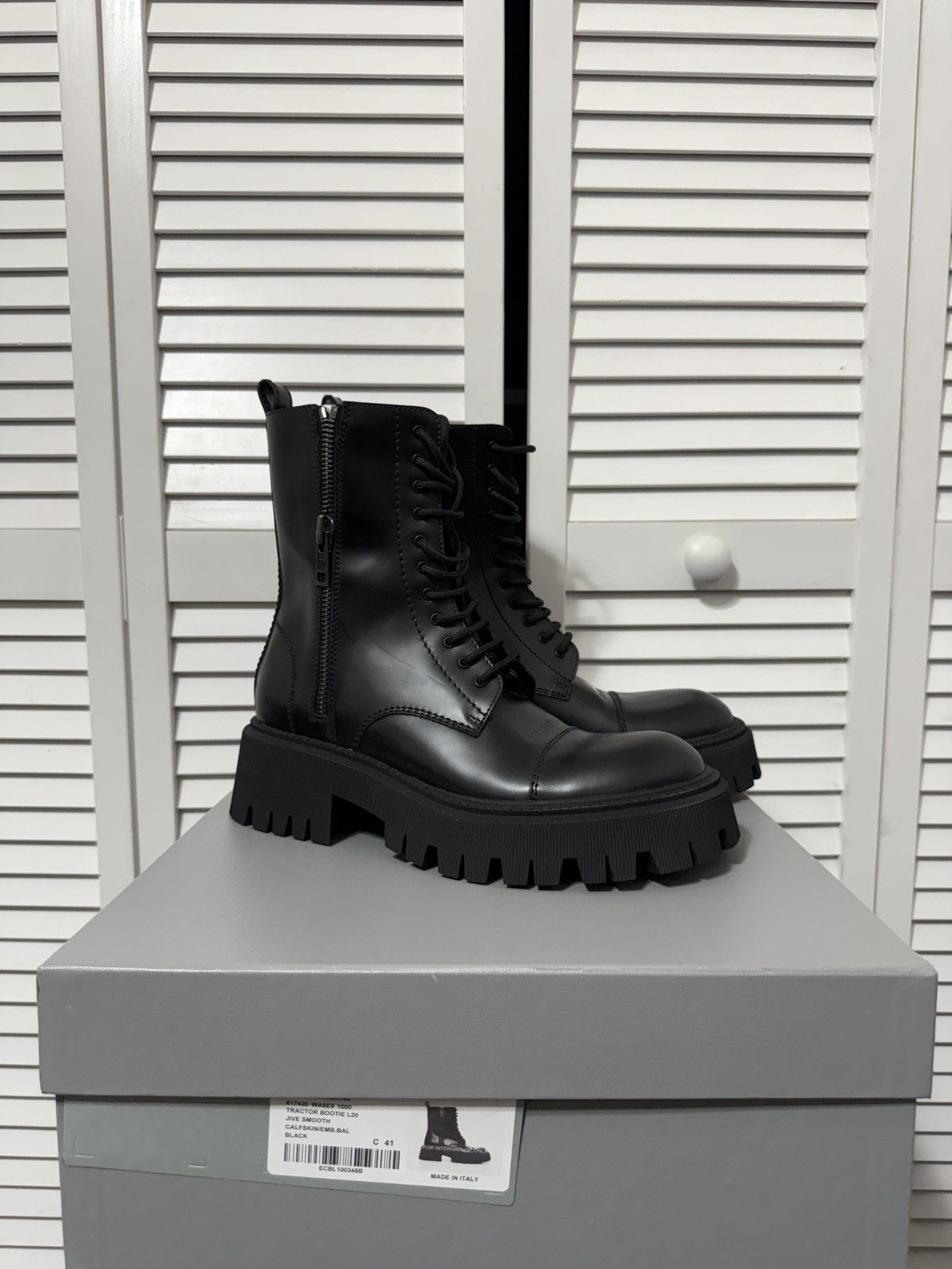 靴 BALENCIAGA Tractor boots 41 Tractor leather boots in black - Balenciaga | Mytheresa
