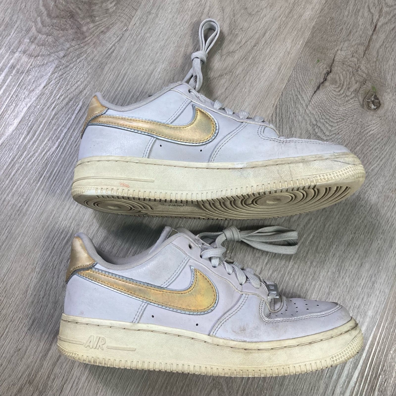 Nike Nike Women's Air Force 1 '07 Low Sneaker 7.5 AR0642-001 Size US 7.5 / IT 37.5 - 5 Thumbnail
