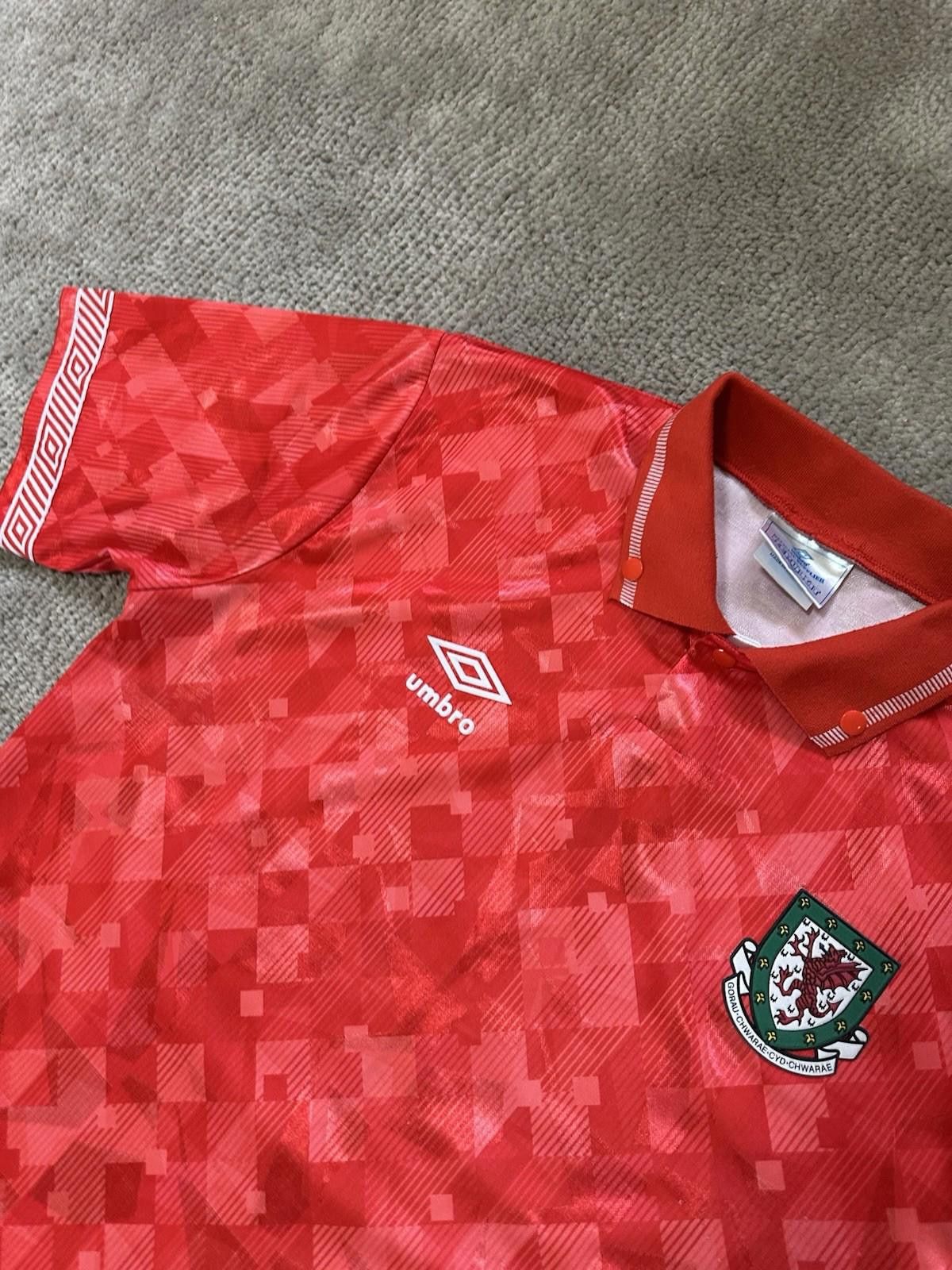 Umbro Umbro Wales 1990/92 Home Football Shirt Soccer Shirt Sz XL Size US XL / EU 56 / 4 - 6 Thumbnail