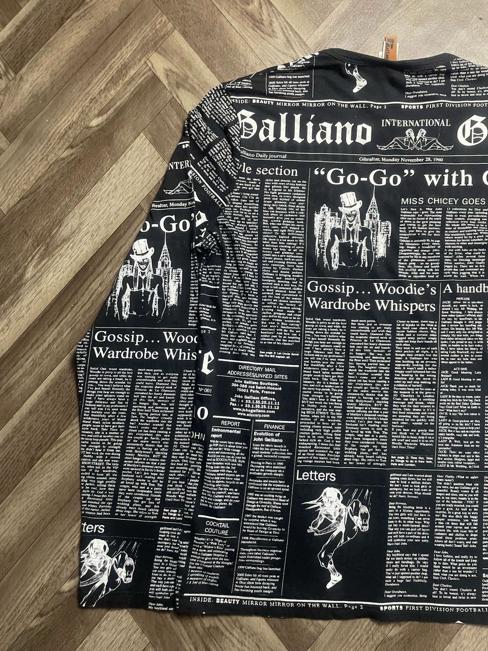 Designer × John Galliano JOHN GALLIANO news paper Fullprint Tee Size XS / US 0-2 / IT 36-38 - 12 Thumbnail