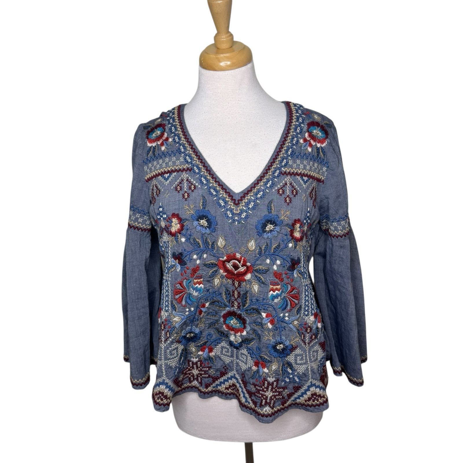 Johnny Was JOHNNY WAS Bohdi Swing Blouse Chambray Embroidered Size XS / US 0-2 / IT 36-38 - 2 Thumbnail