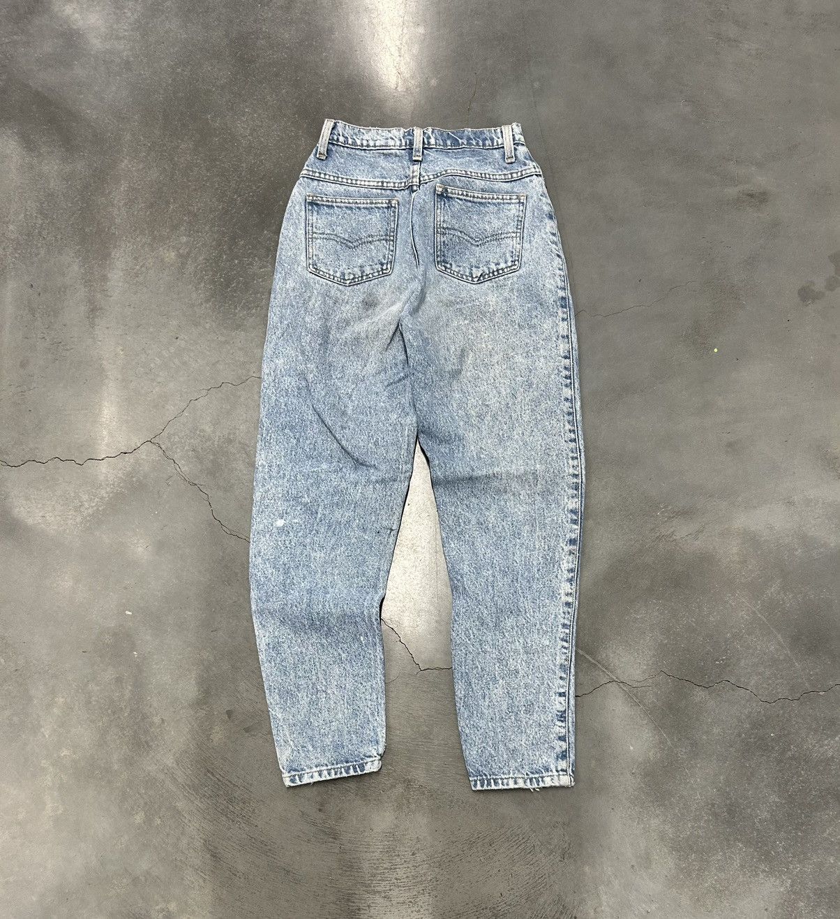 Guess × Vintage Vintage Guess 80s acid wash high-waisted mom jeans jeans Size 27" / US 4 / IT 40 - 2 Thumbnail