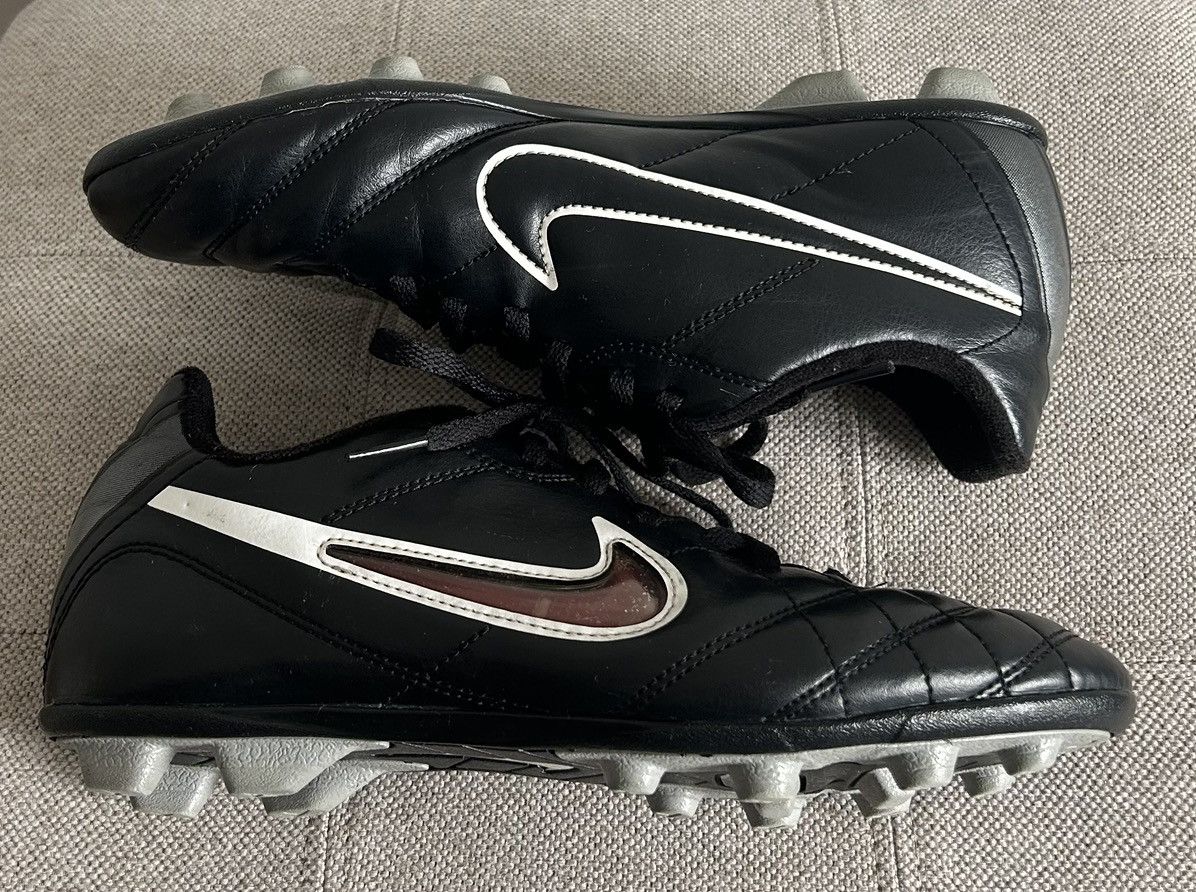 Nike Nike Rio Tiempo Youth Black Soccer Cleats Shoes 524396-010 Size US 6 / EU 39 - 10 Thumbnail