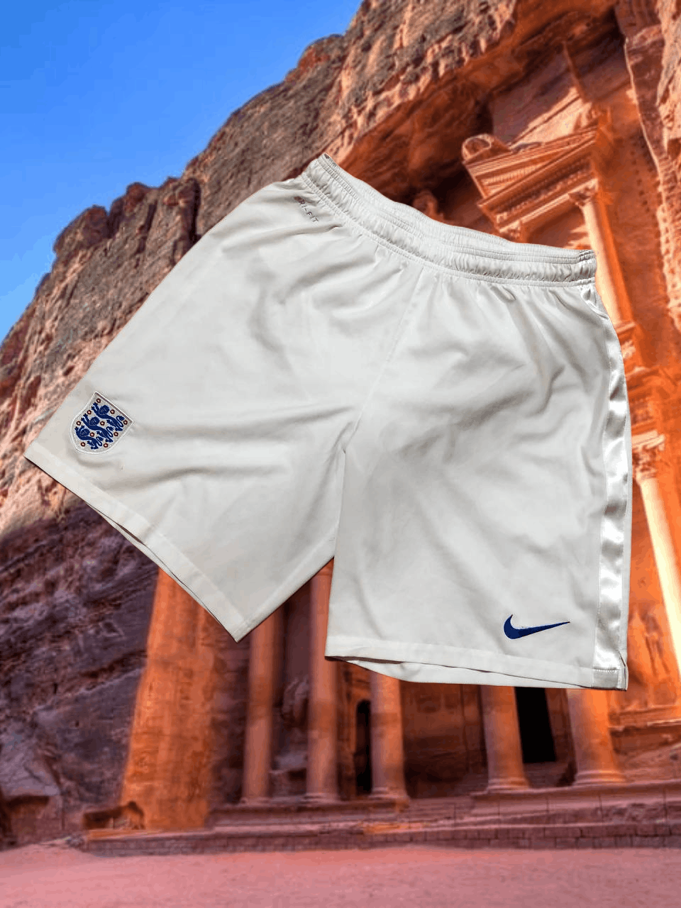 Nike shorts logo NIKE ENGLAND football Vintage Y2K size XL Size US 36 / EU 52 - 1 Thumbnail
