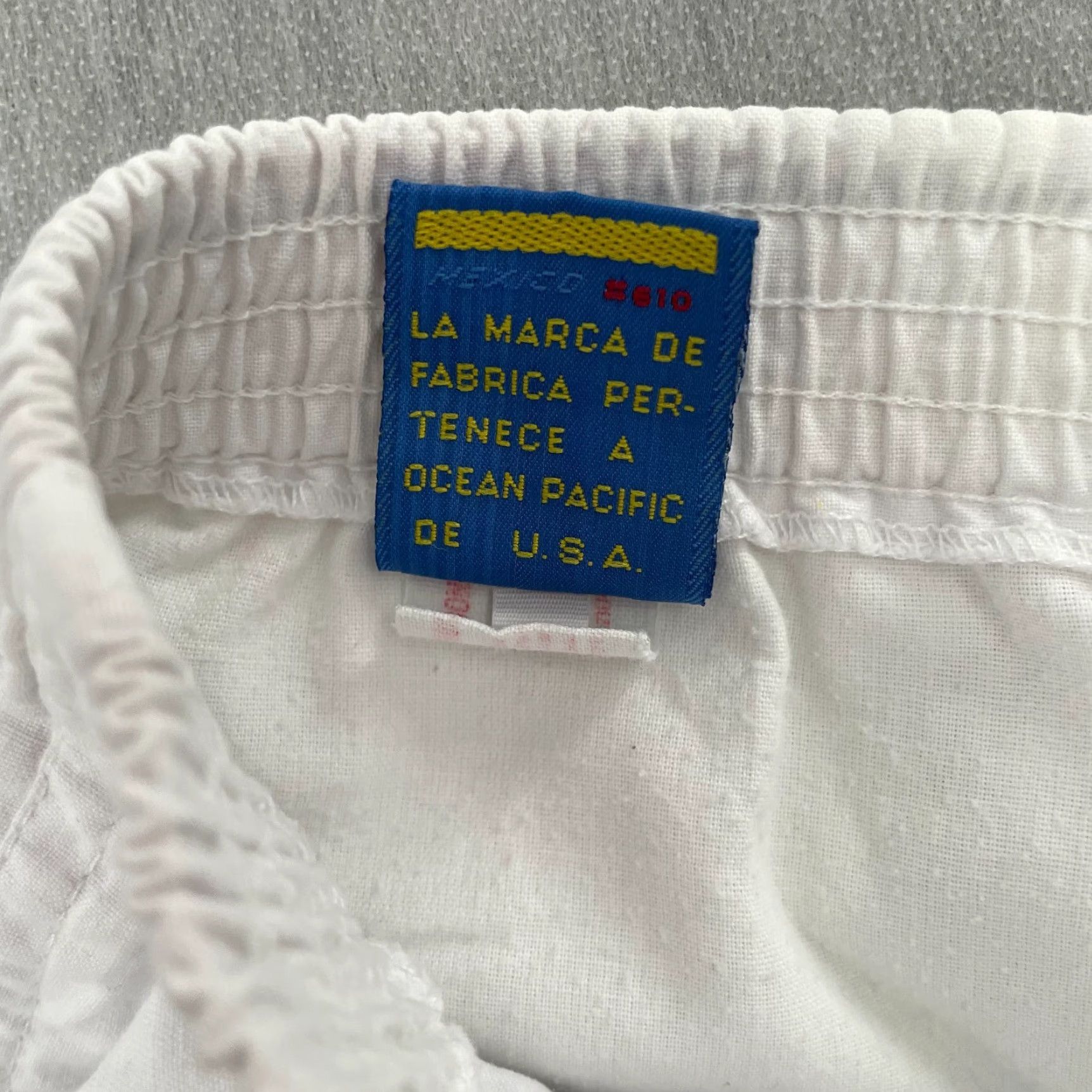 VINTAGE OP Adult Shorts 40 White Cotton Beach Longriders Corner Pocket USA Mens