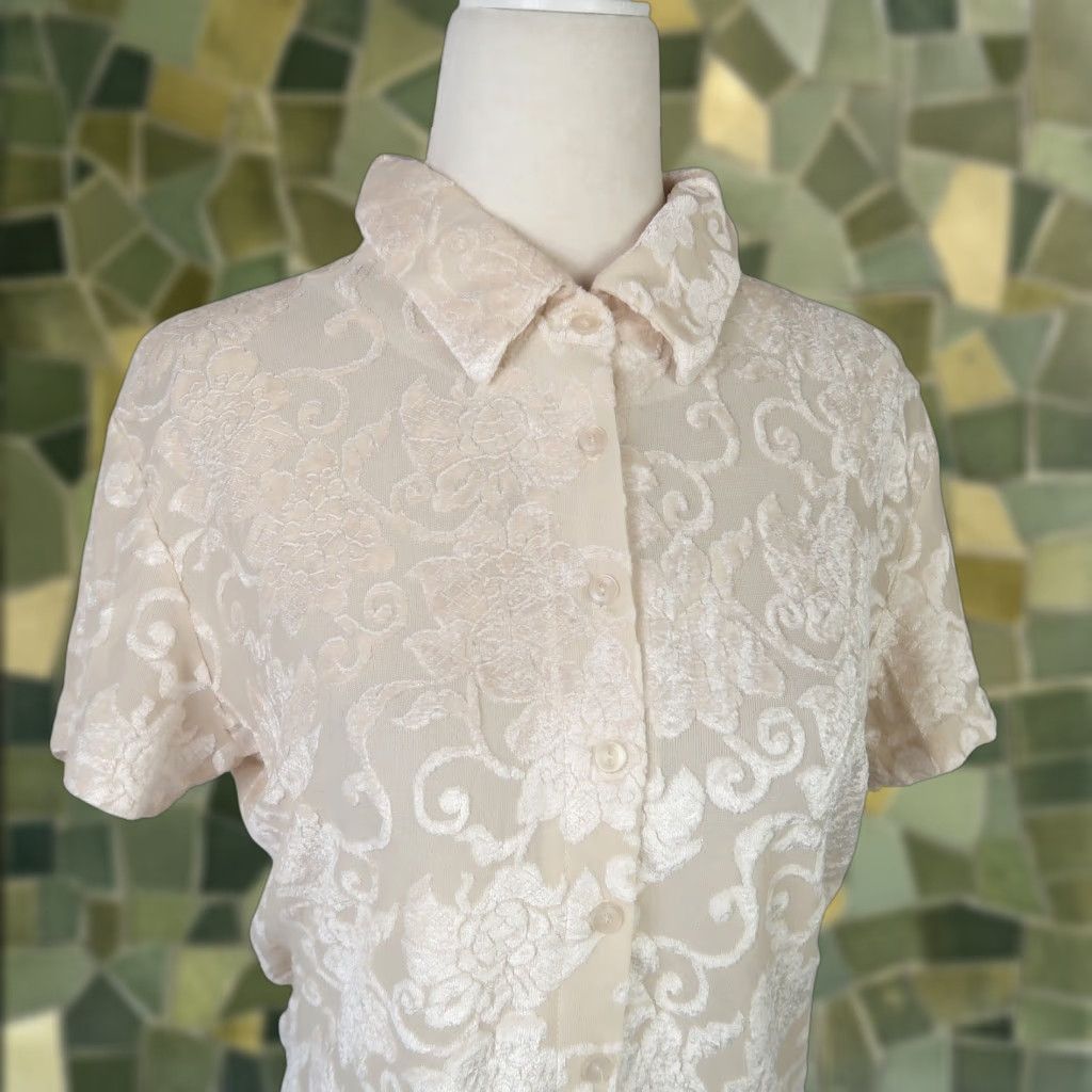 Vintage VINTAGE 90s Cream Velvet Floral Short Sleeve Button-Down Top M Women Button-Up Size M / US 6-8 / IT 42-44 - 1 Thumbnail