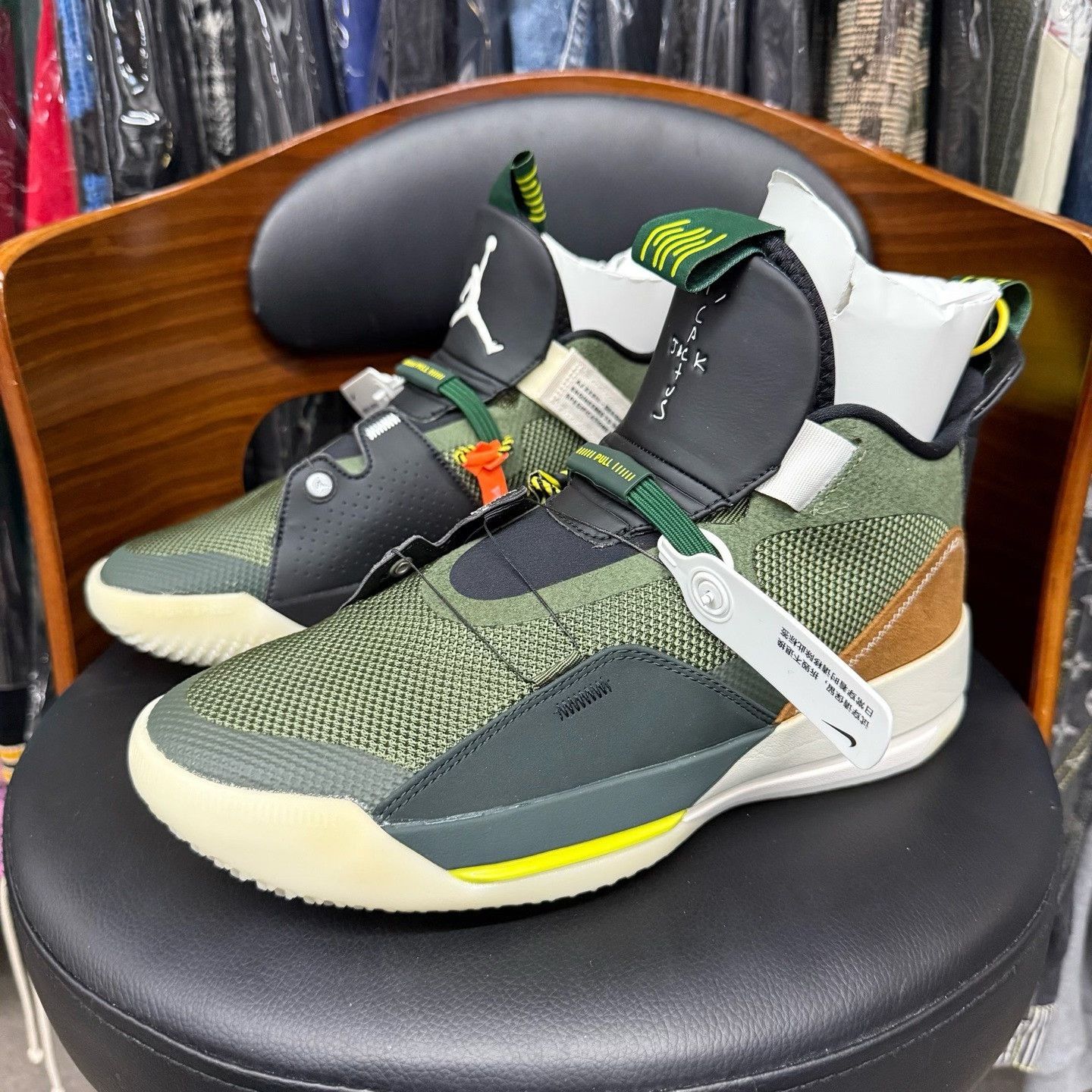Nike Nike AJ33 Collab Green Lowtop Sneakers 33 Men Size US 5 / EU 37 - 1 Thumbnail