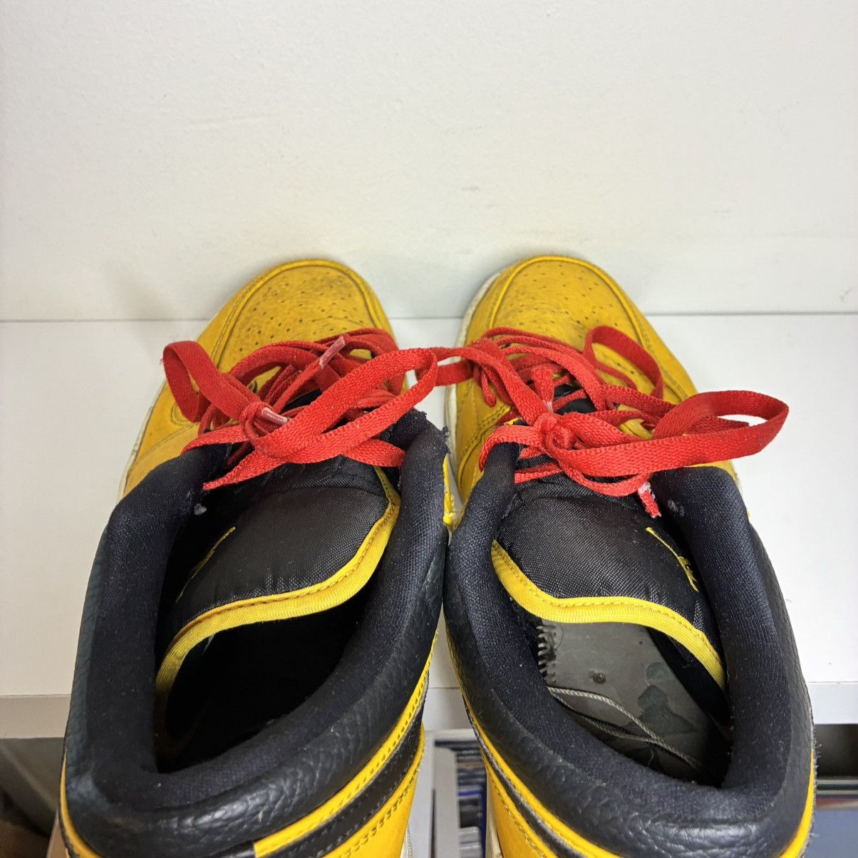 Jordan Brand Men's Size 10.5 Nike Air Jordan 1 Low University Gold Black Size US 10.5 / EU 43-44 - 5 Thumbnail