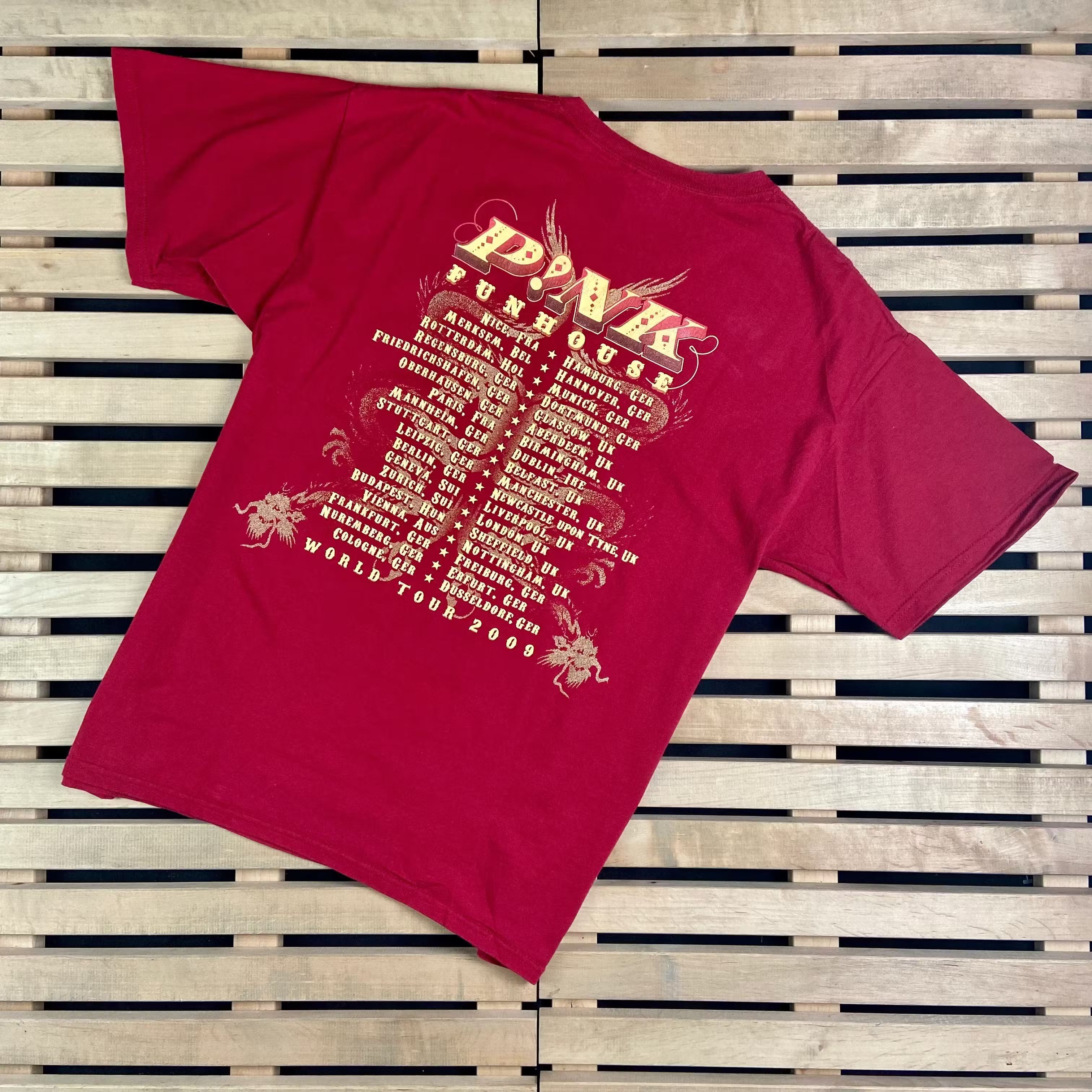Band Tees × Vintage Mens Vintage T Shirt Pink Funhouse Tour 2009 Size L Size US L / EU 52-54 / 3 - 6 Thumbnail