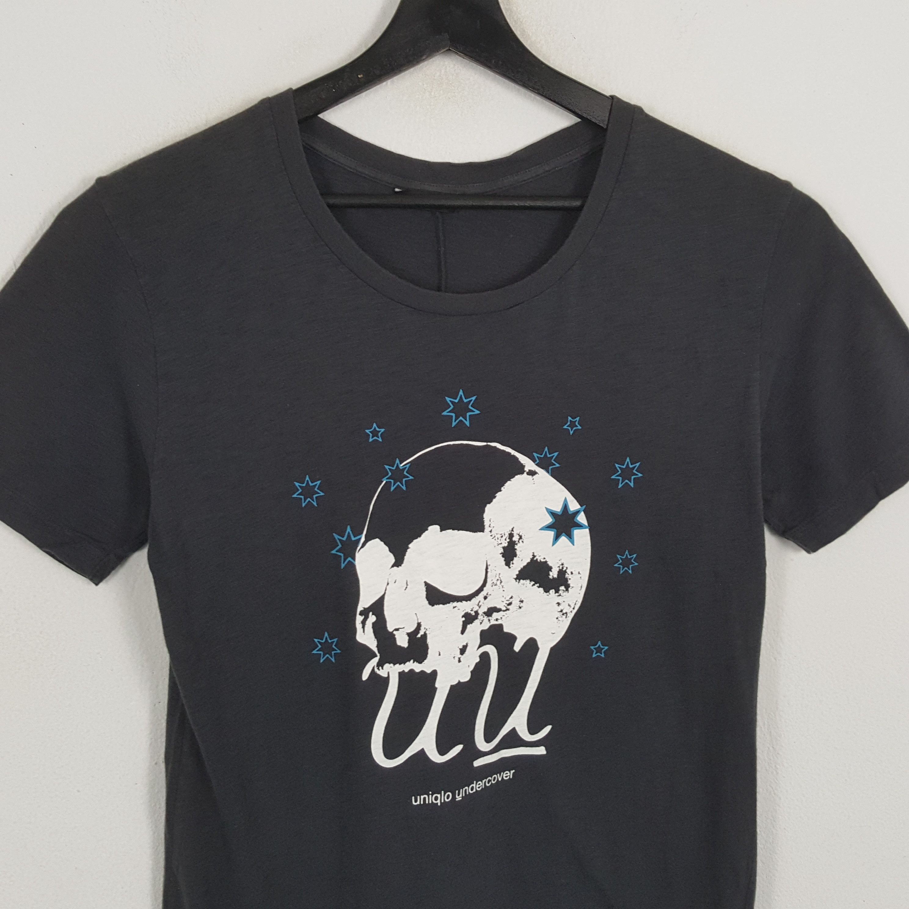 Japanese Brand UNIQLO UNDERCOVER Skulls Design Japanese Brand Tshirt Size US S / EU 44-46 / 1 - 2 Thumbnail