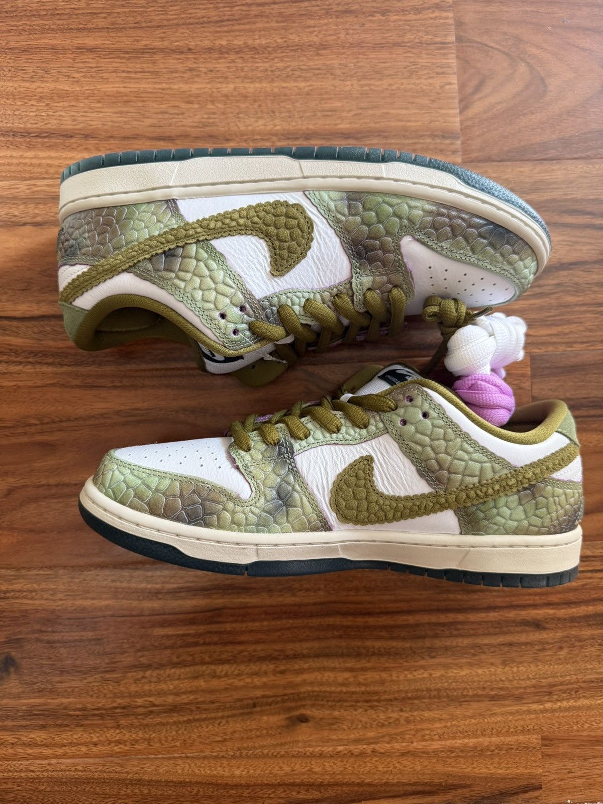 Nike SB DS* NIKE SB DUNK LOW “CHAMELEON” SZ 9.5 OG BOX INCLUDED Size US 9.5 / EU 42-43 - 5 Thumbnail