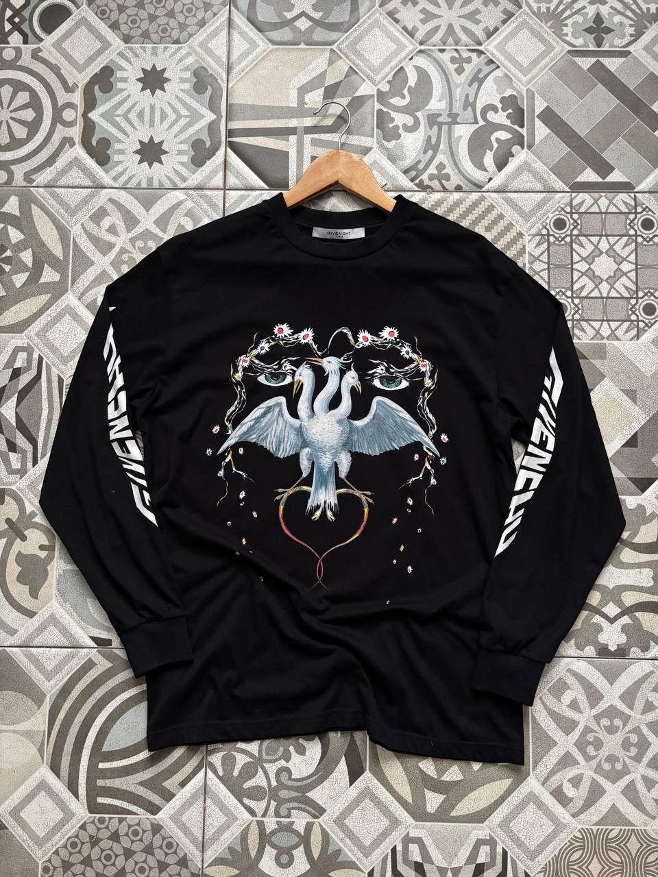 Givenchy Givenchy men’s long sleeve big logo Graphic Swan RRP~550$ Size US S / EU 44-46 / 1 - 10 Thumbnail