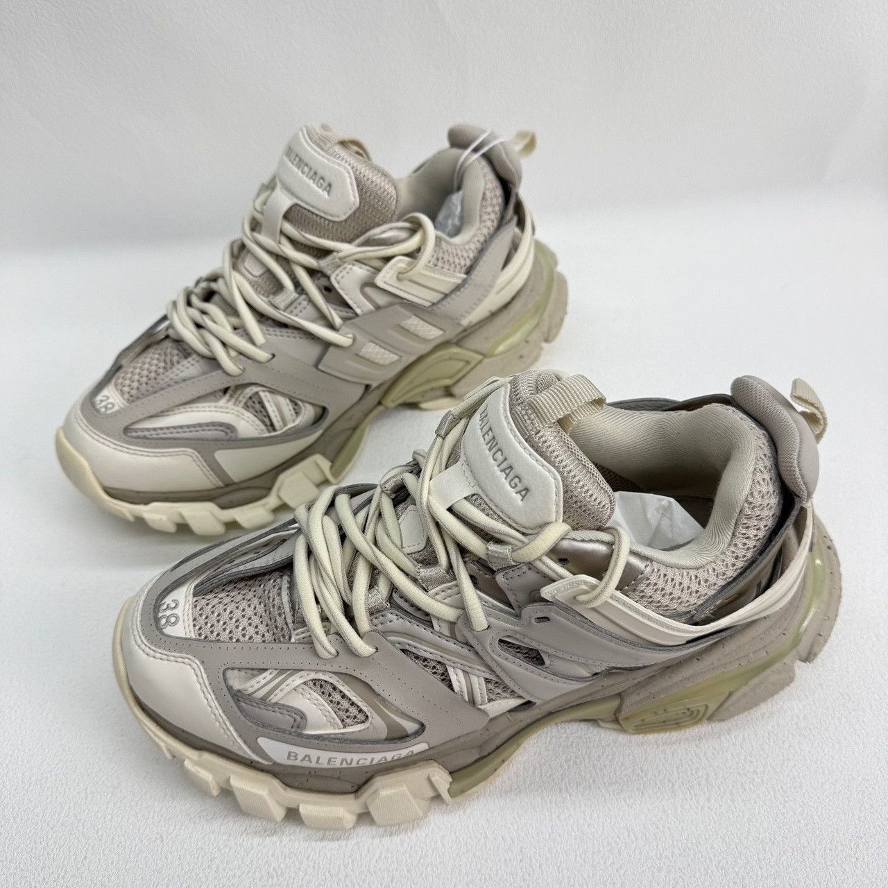 Balenciaga Balenciaga Beige Lowtop Sneakers us_7-5 Women Size US 7.5 / IT 37.5 - 1 Thumbnail