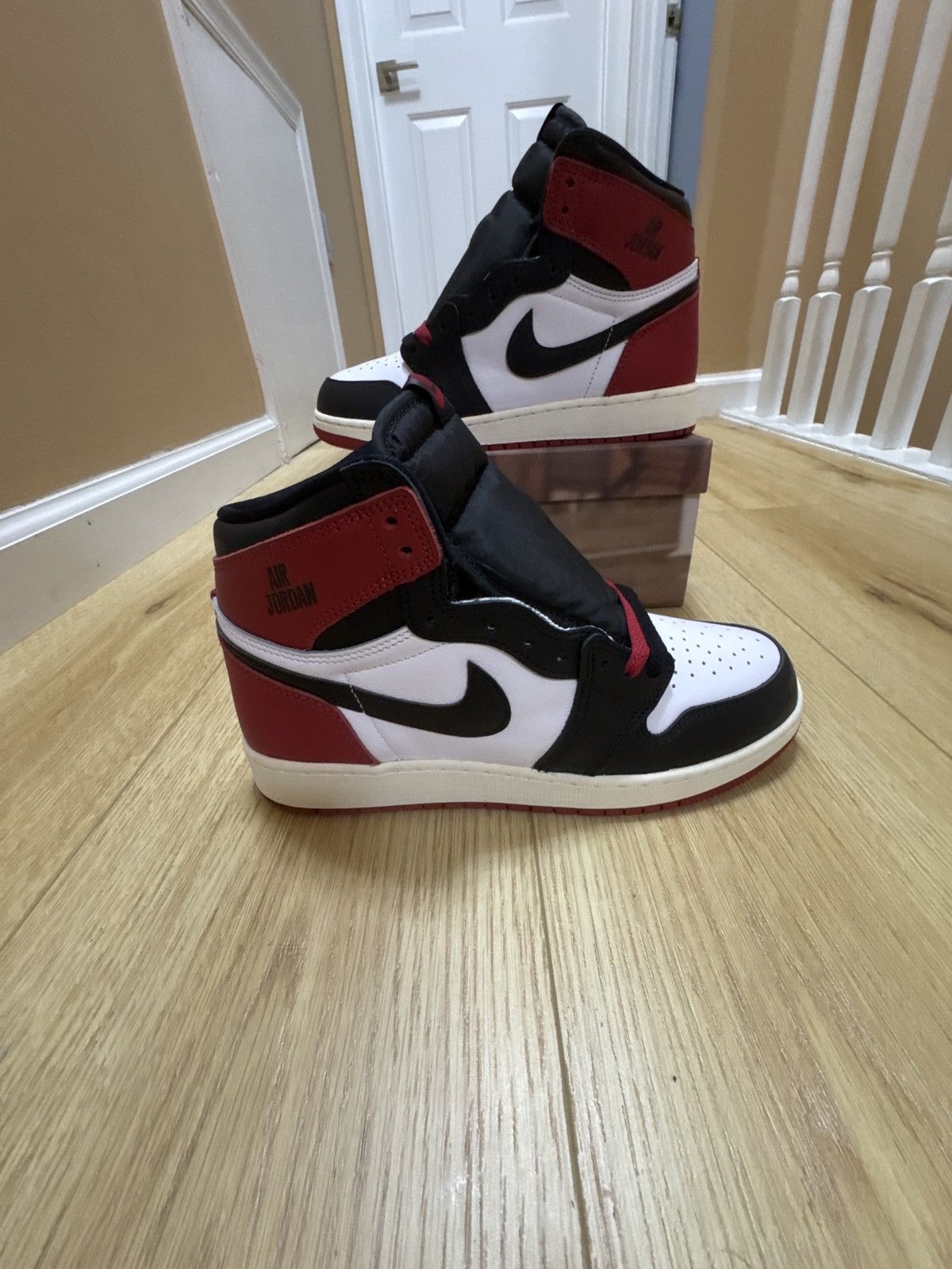 Jordan Brand 🔥 Air Jordan 1 High OG Black Toe Reimagined – GS 6Y / W7 Size US 7.5 / IT 37.5 - 1 Thumbnail