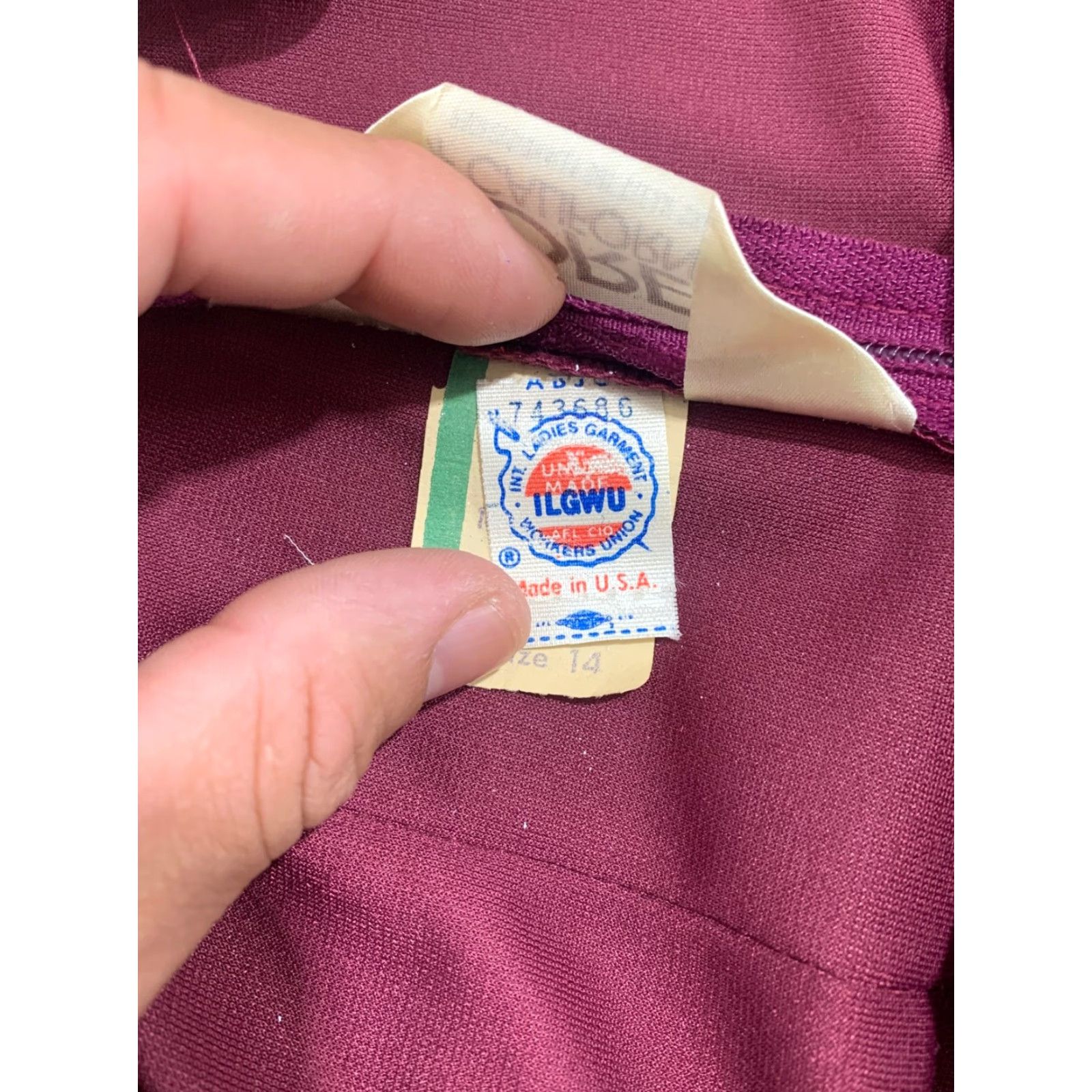 Vintage VINTAGE Koret of California Women's Skirt Knee Length Suede Burgundy 1960s Size 14 Feminine Pencil/Straight Womens Size 36" / US 14 / IT 50 - 4 Thumbnail
