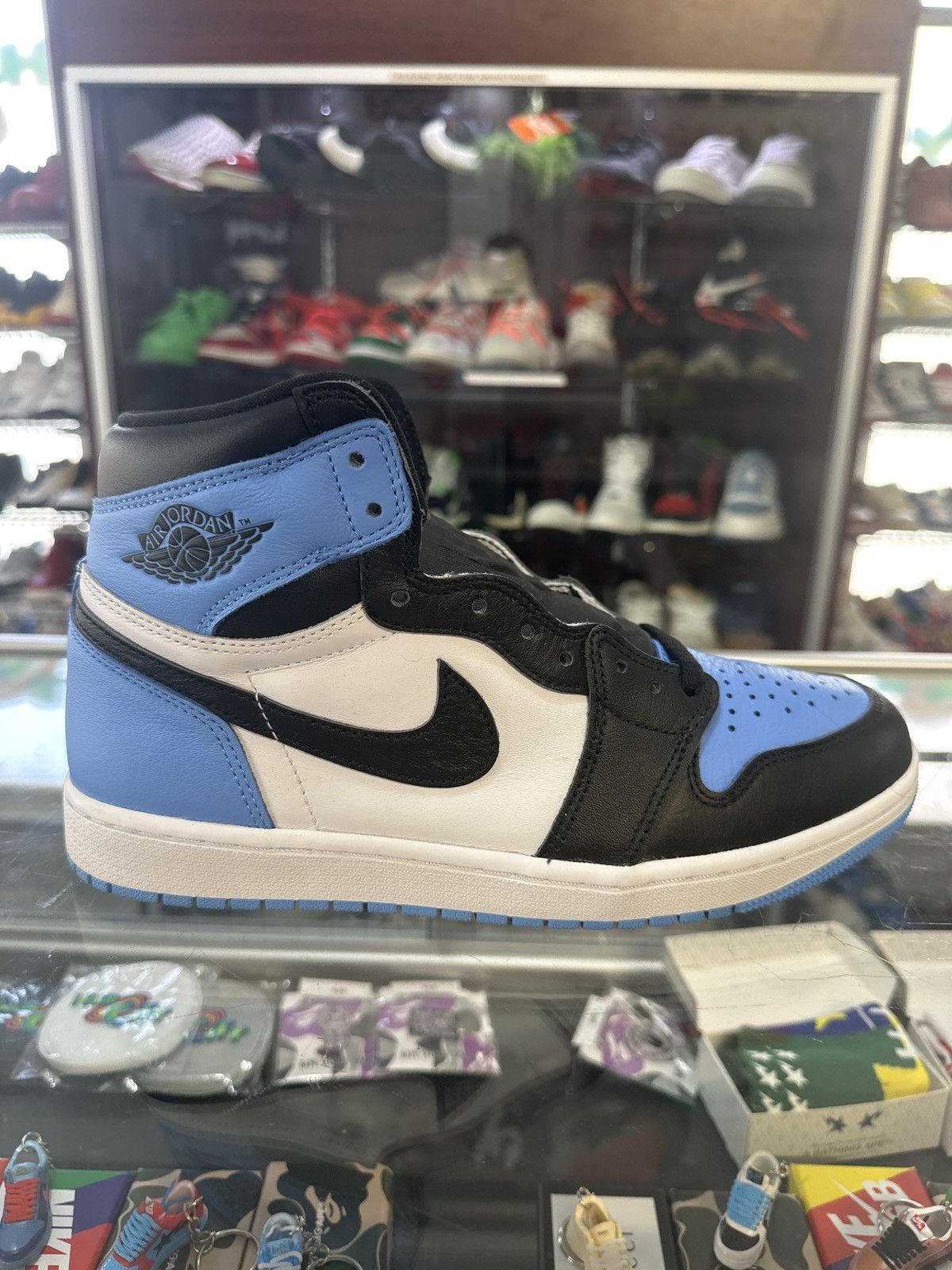Jordan Brand Jordan 1 Retro High “UNC Toe” Size US 9 / EU 42 - 1 Thumbnail